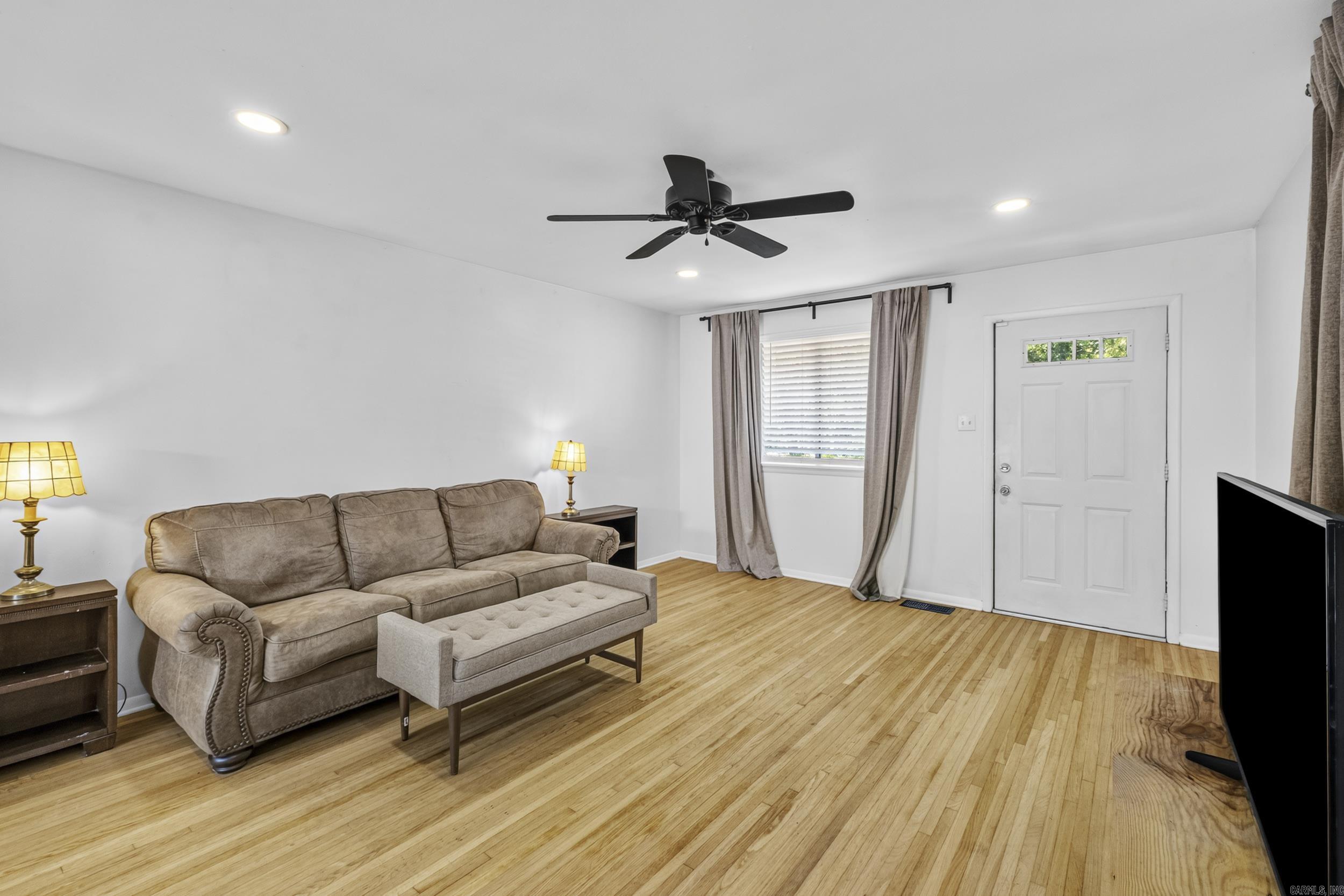 1717 E 31st Property Photo 6