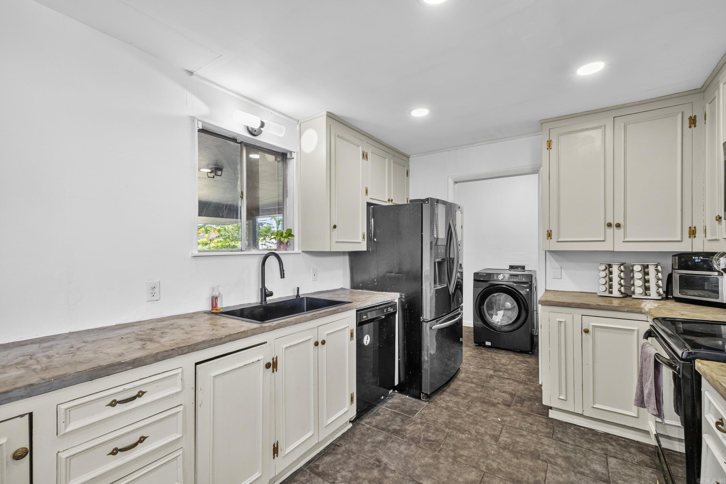 1717 E 31st Property Photo 10