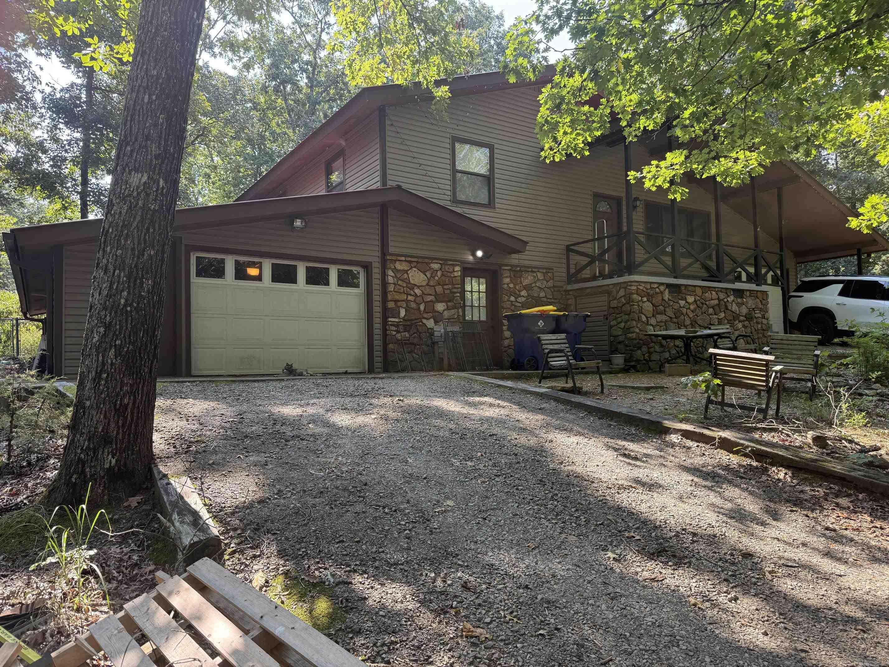 192 Lone Pine North Property Photo 1