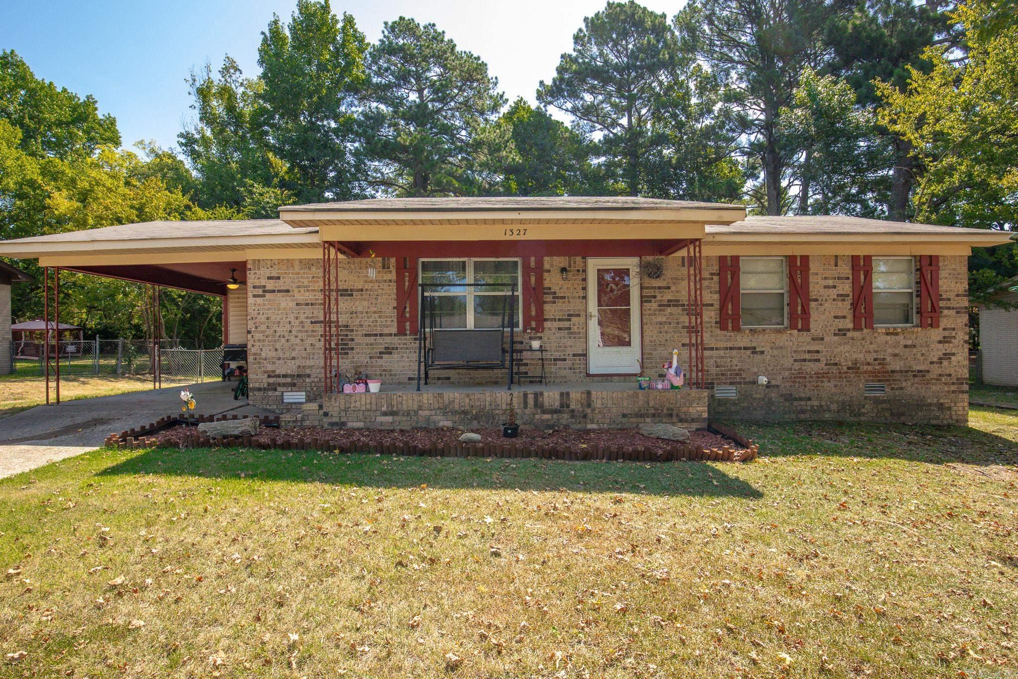 1327 Nottingham Property Photo 1
