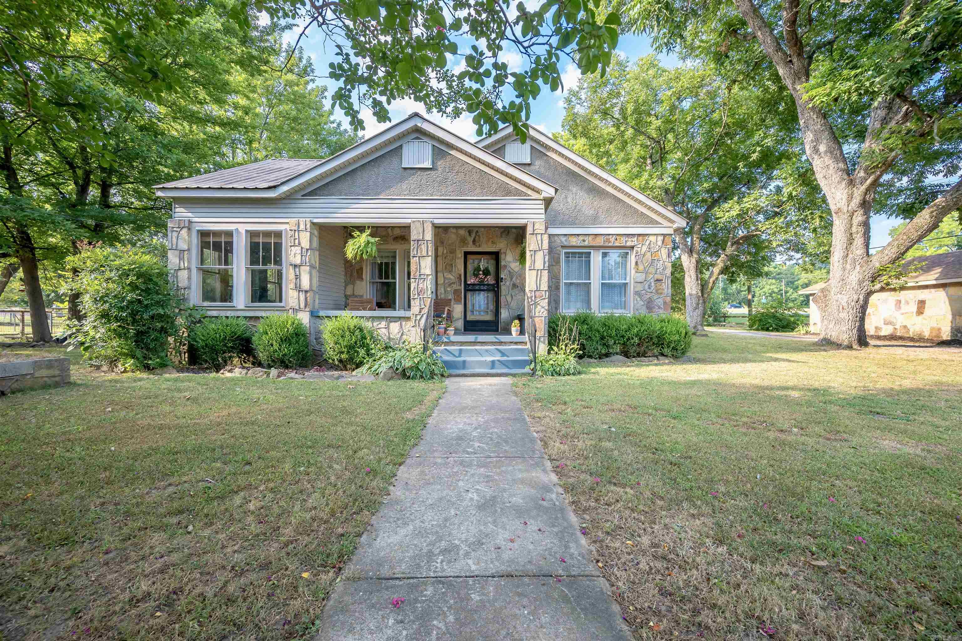 20 Moore Avenue Property Photo 1