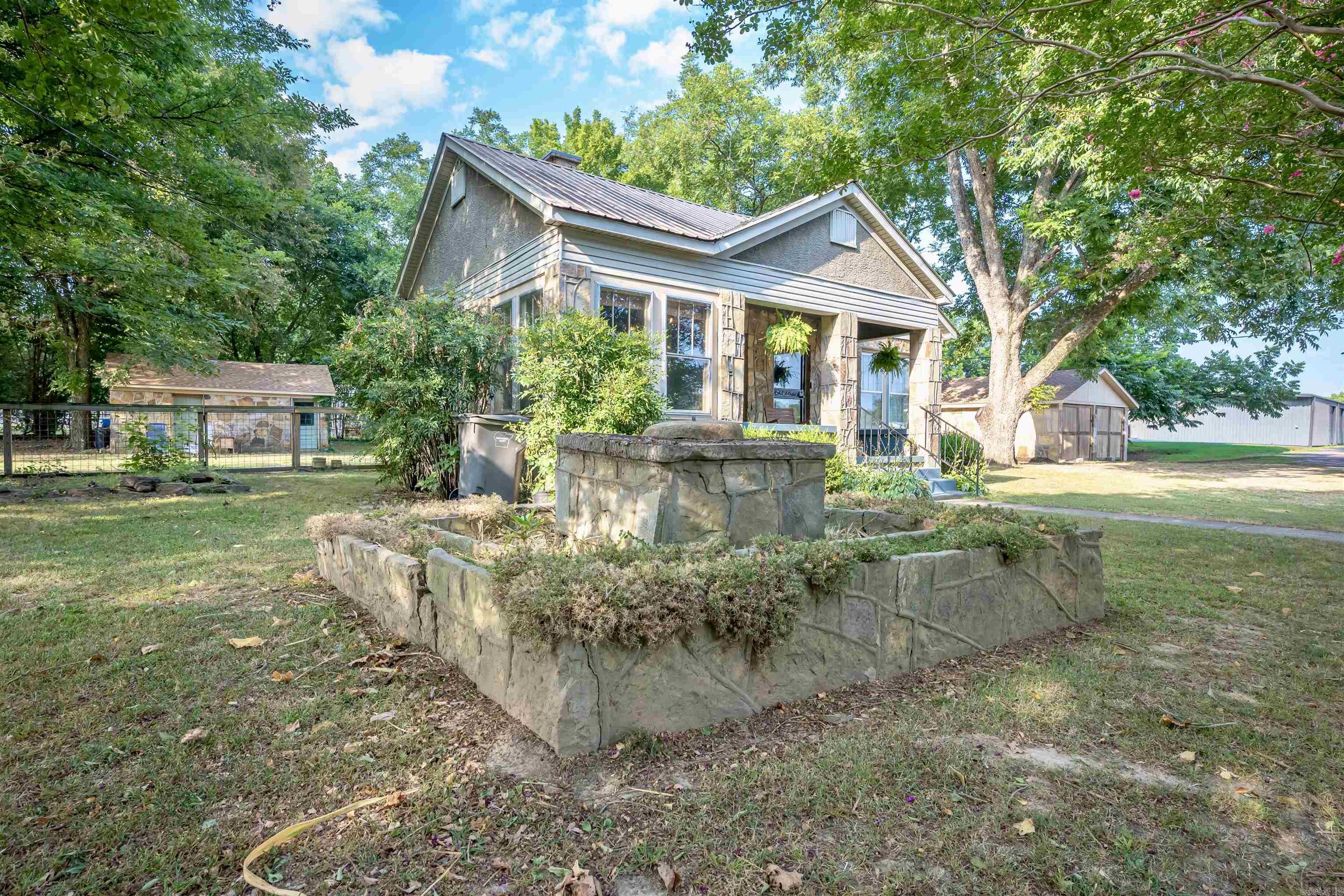 20 Moore Avenue Property Photo 3