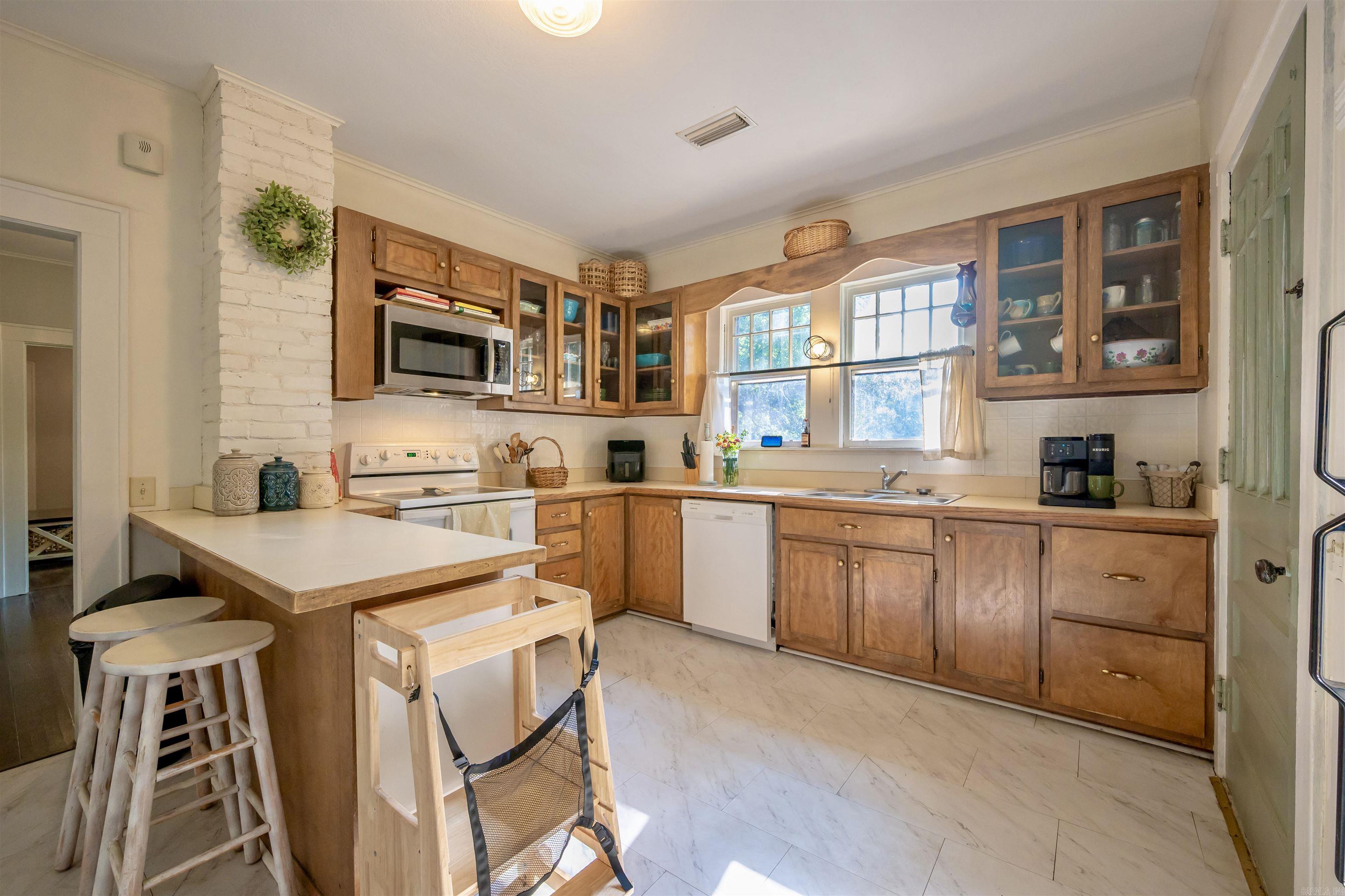 20 Moore Avenue Property Photo 8