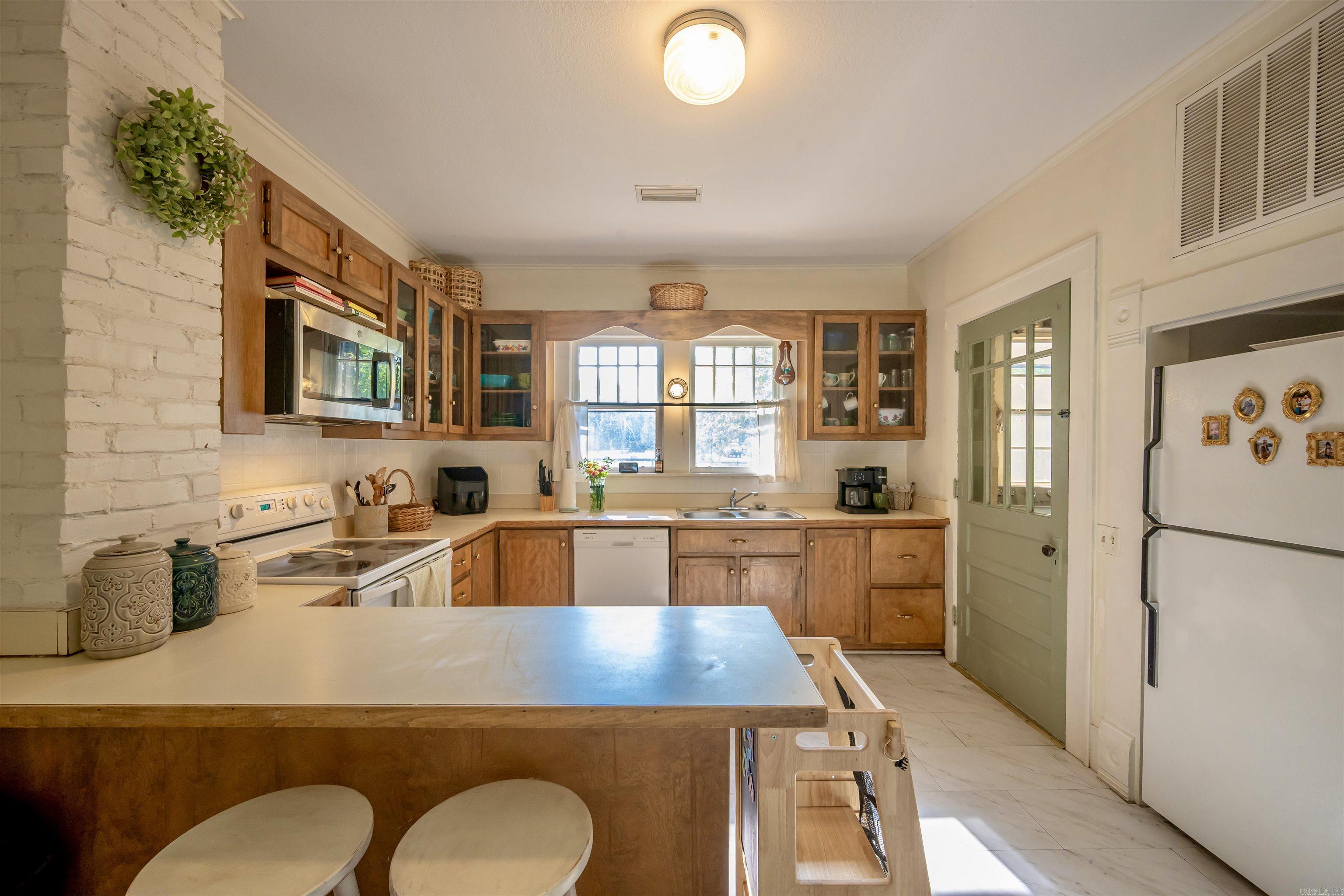 20 Moore Avenue Property Photo 10