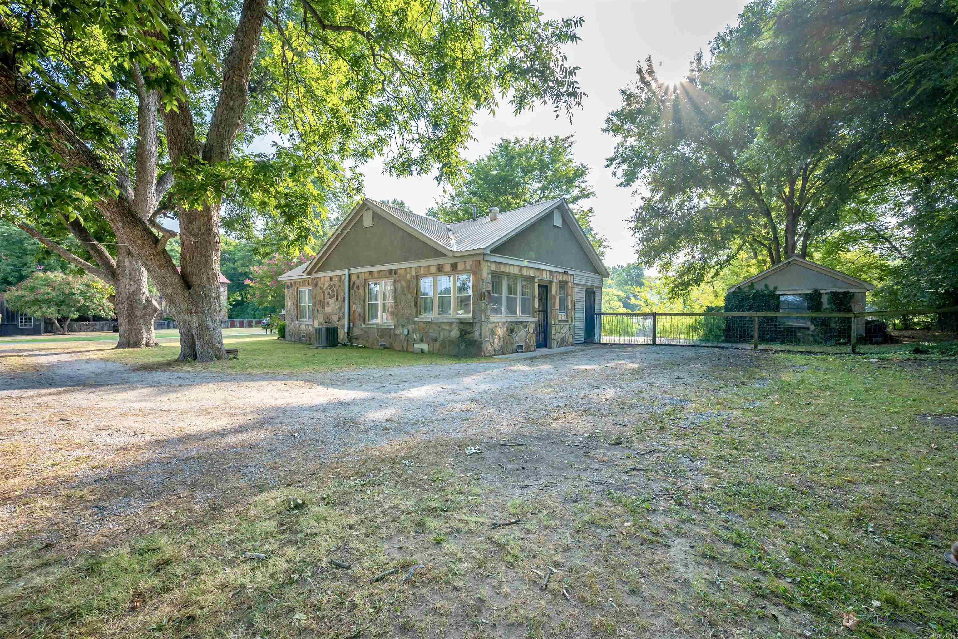 20 Moore Avenue Property Photo 31