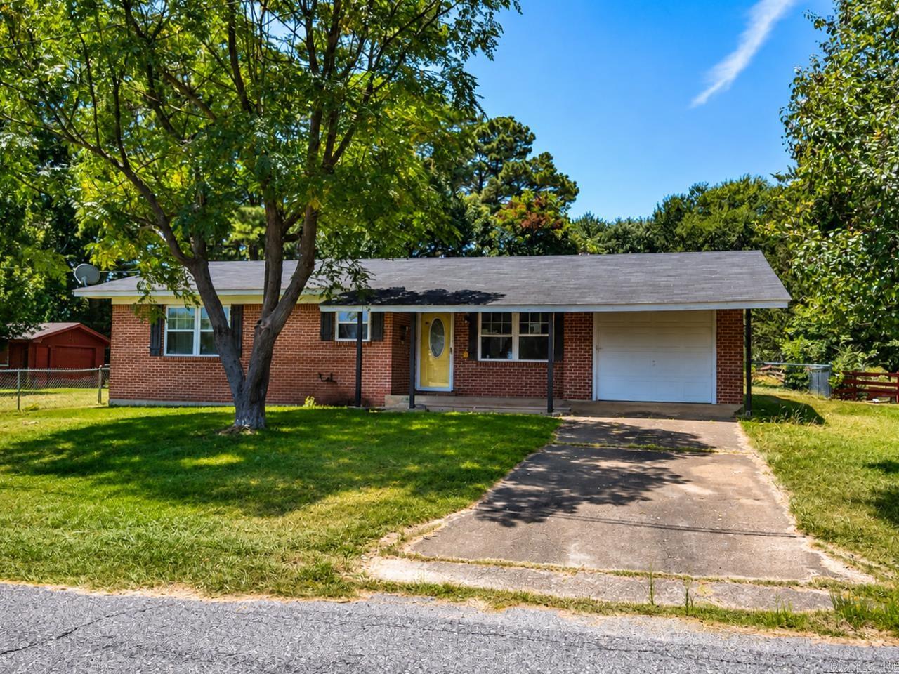 119 N Pine St. Property Photo 1