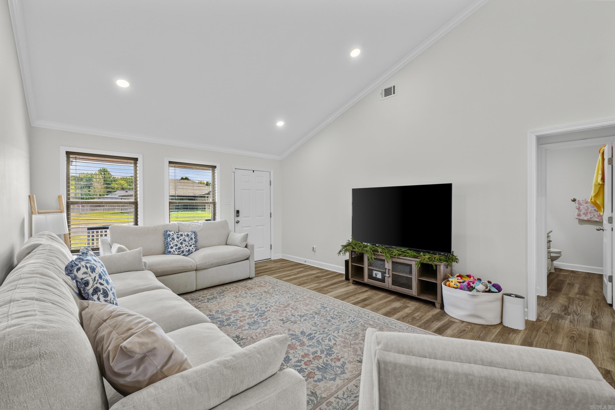 21 Winchester Drive Property Photo 5