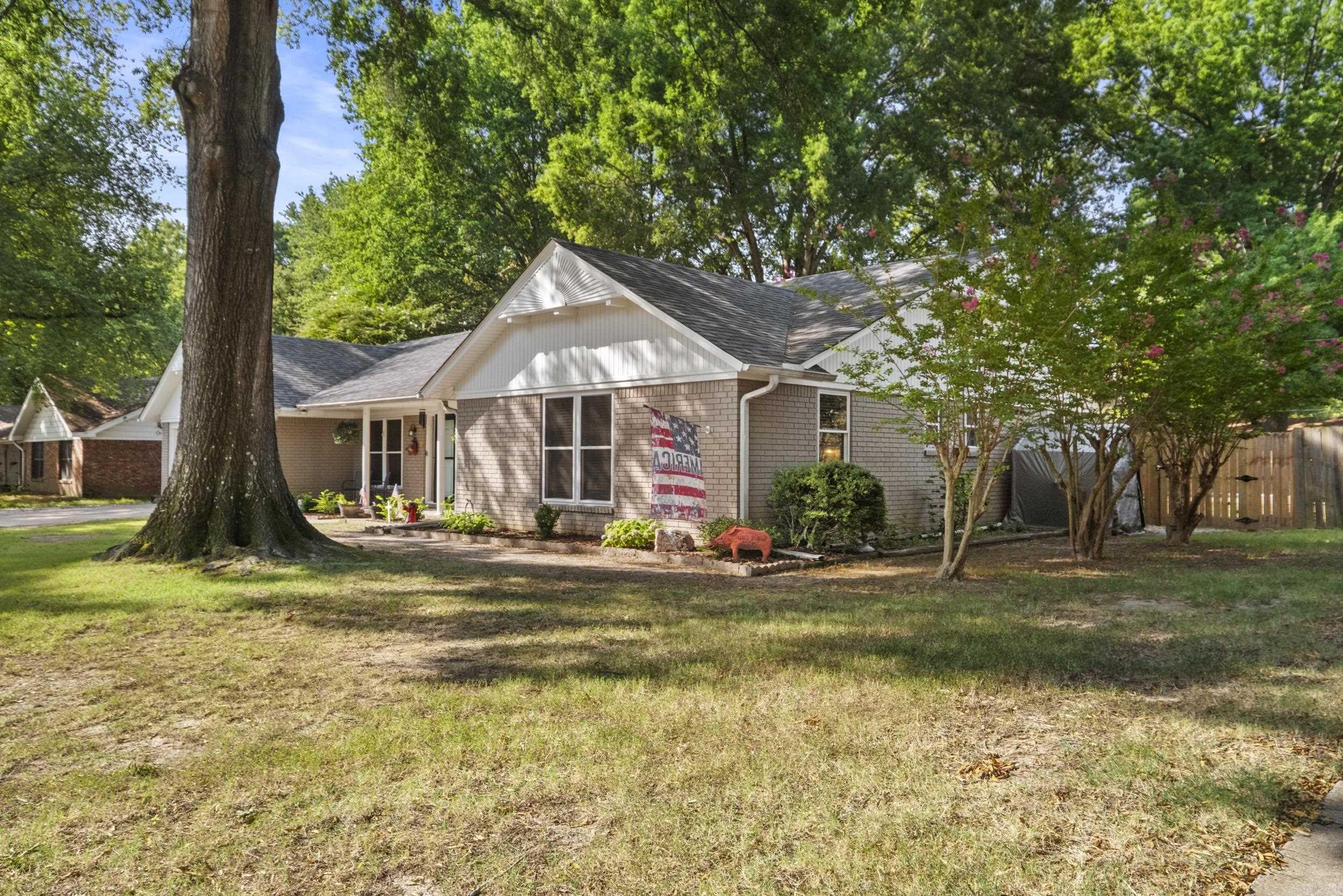 9 White Oak Drive Property Photo 2