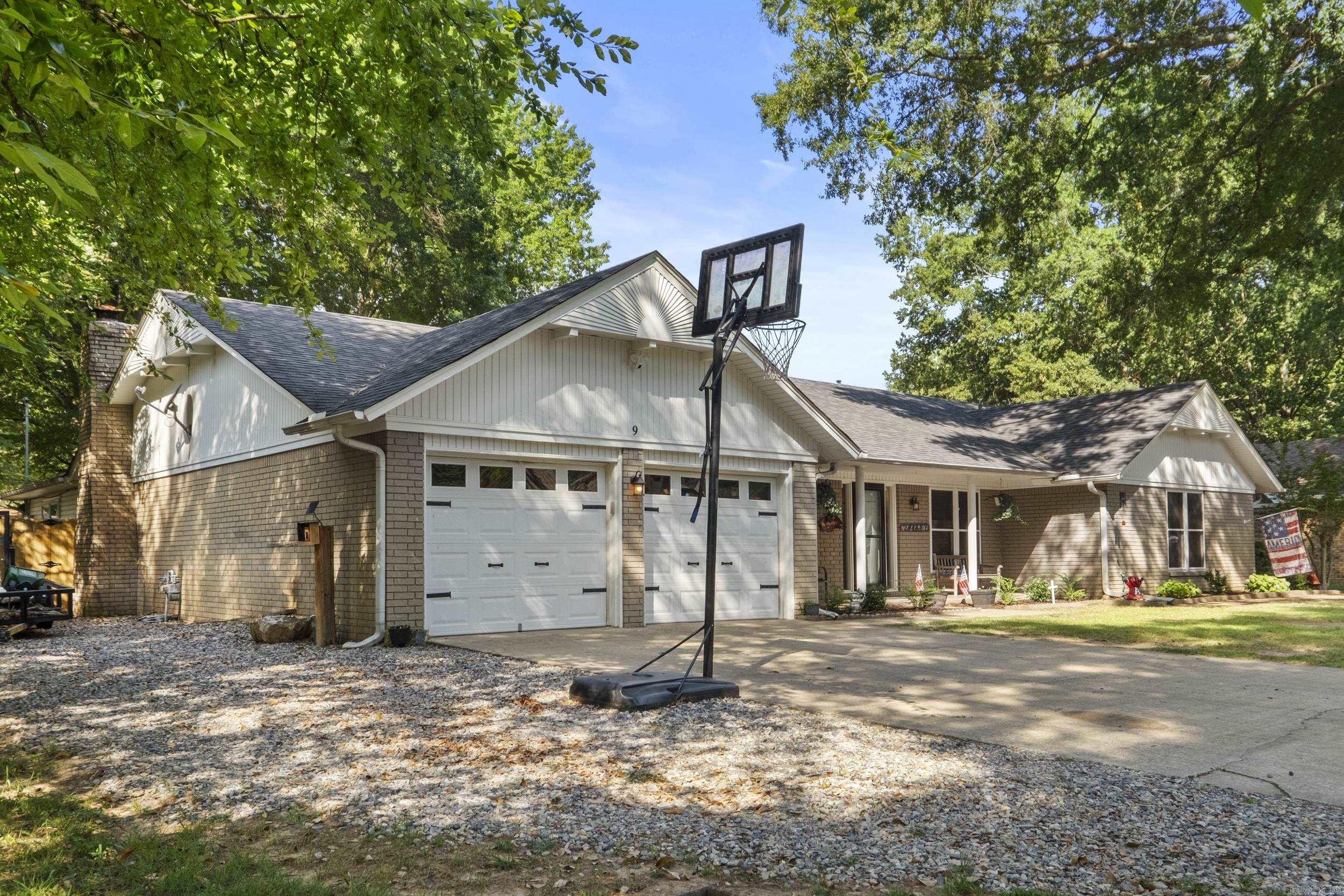 9 White Oak Drive Property Photo 3