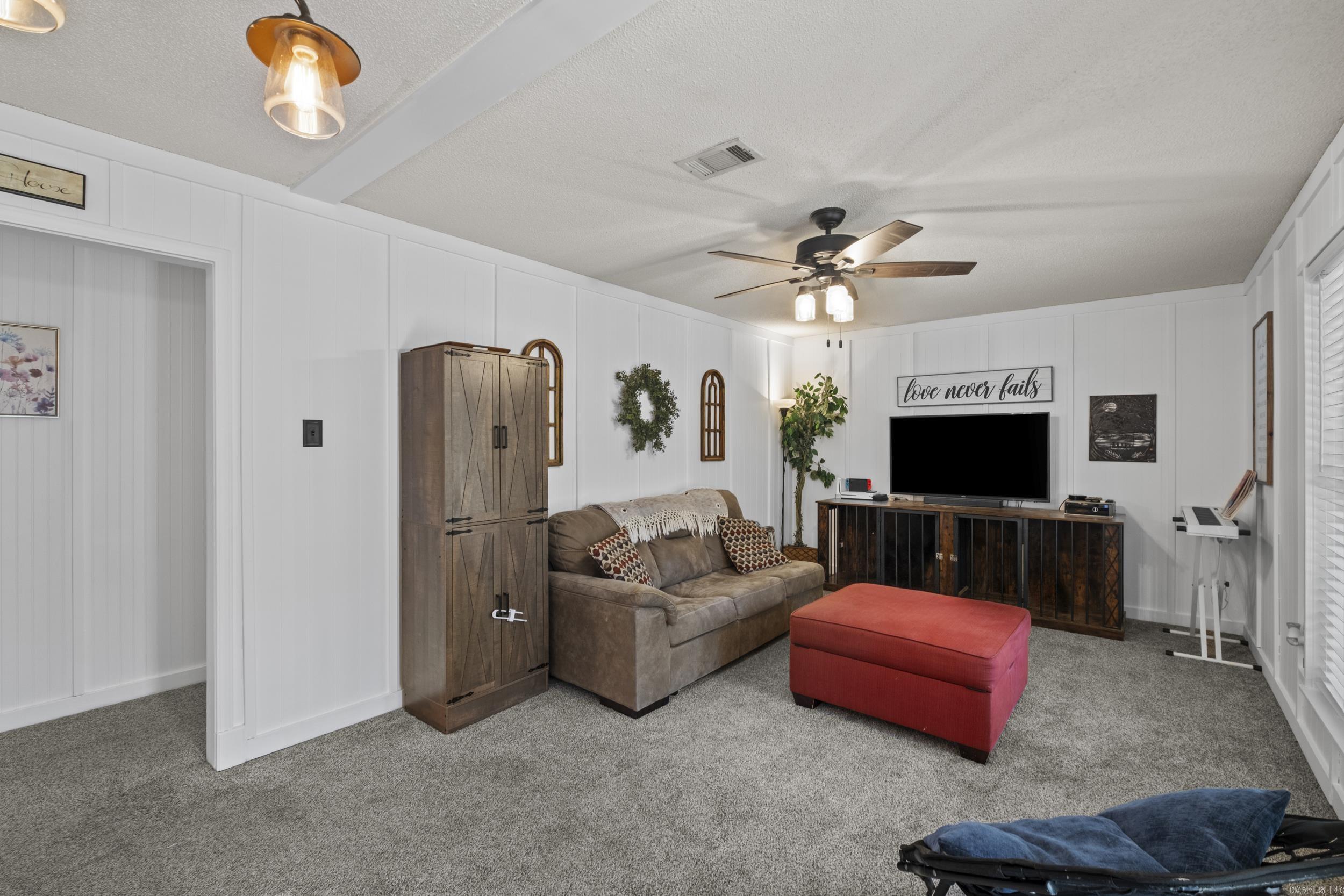 9 White Oak Drive Property Photo 8