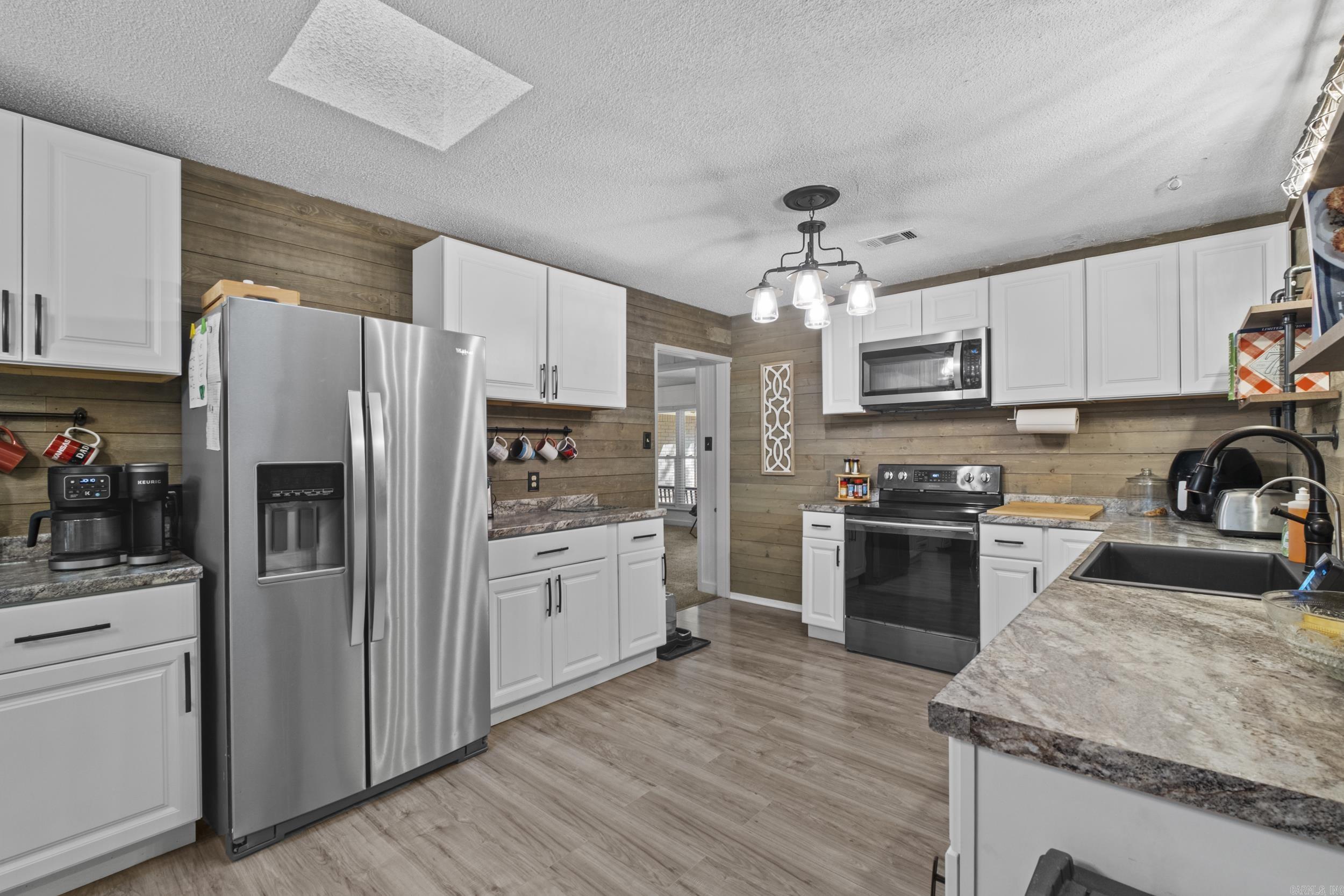 9 White Oak Drive Property Photo 16