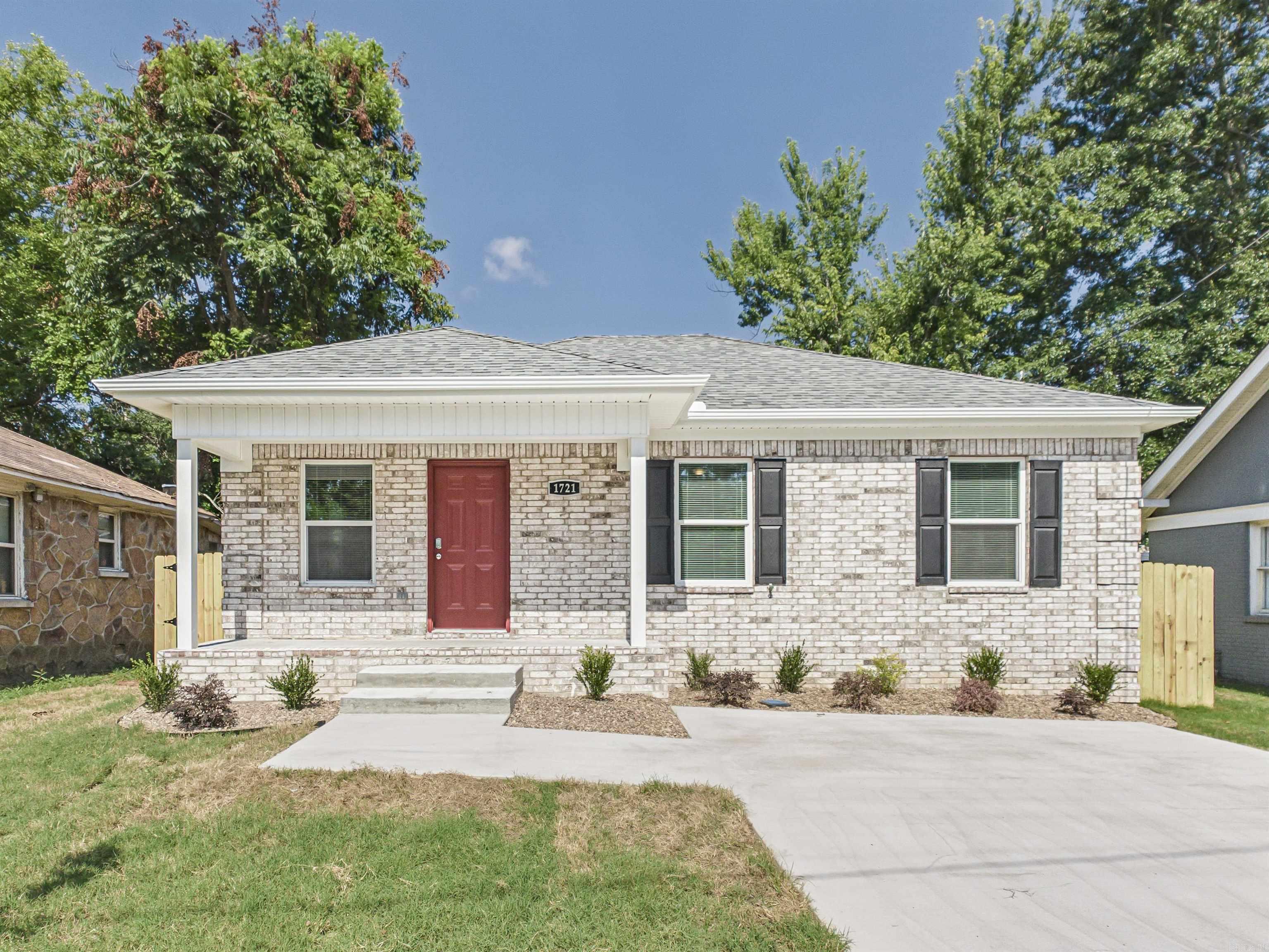 1721.5 Poplar St. Property Photo 1