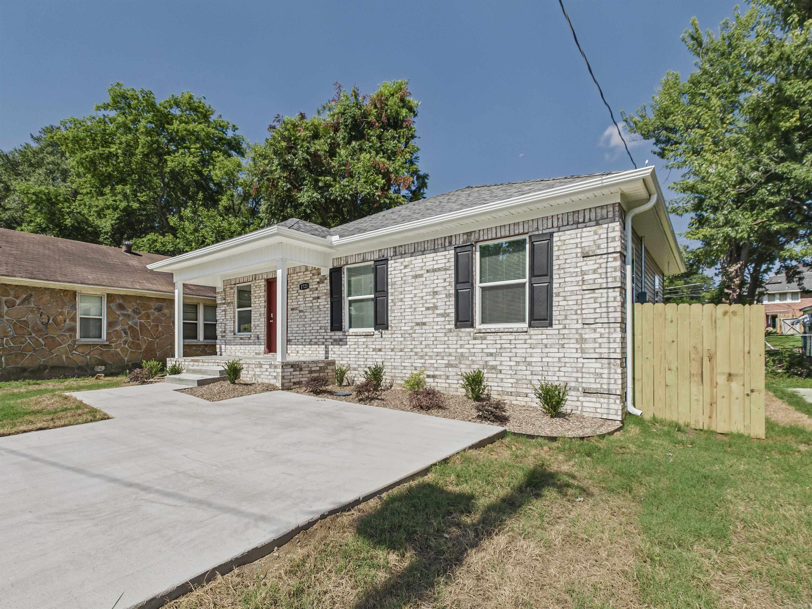 1721.5 Poplar St. Property Photo 5