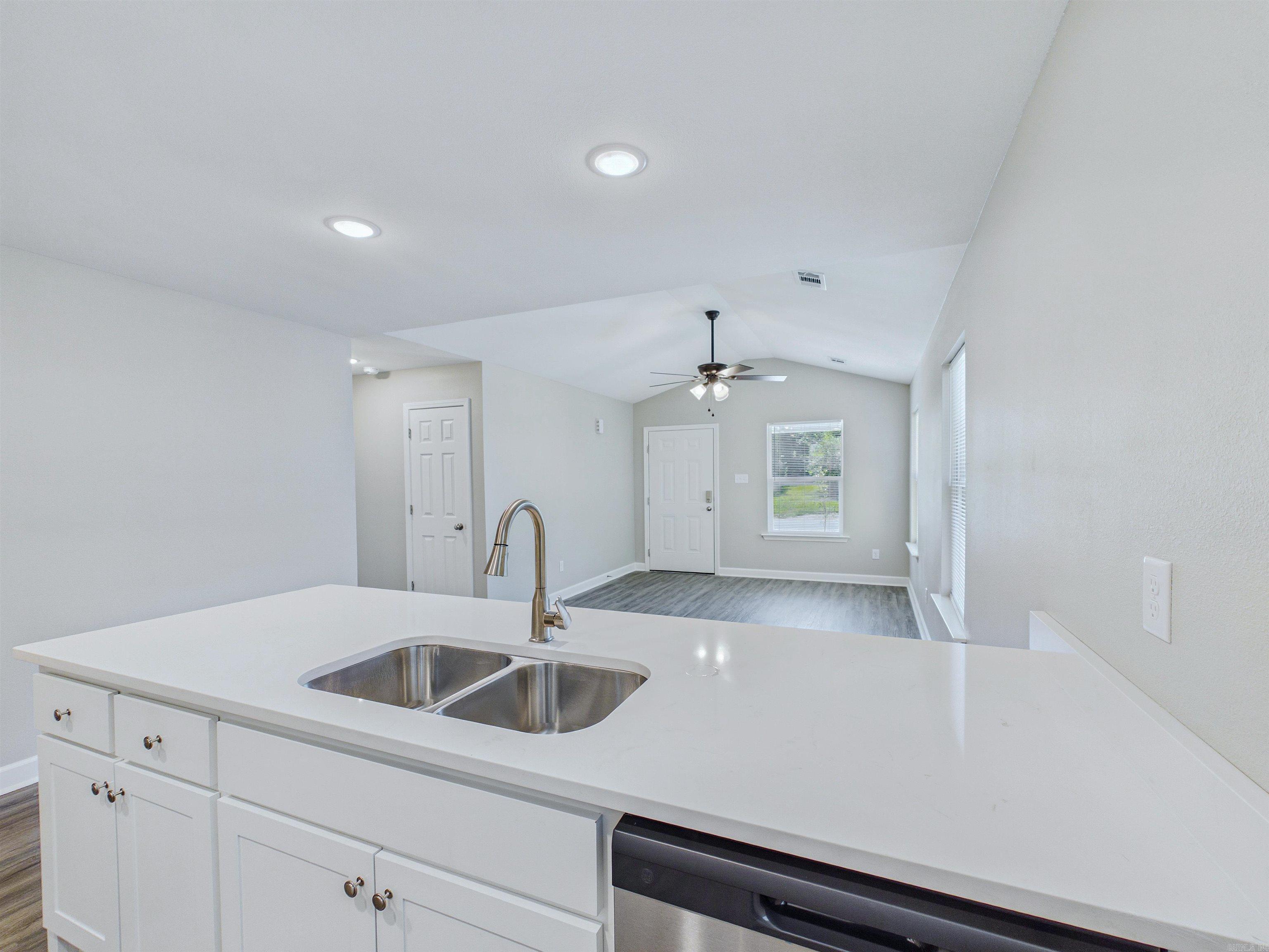 1721.5 Poplar St. Property Photo 18