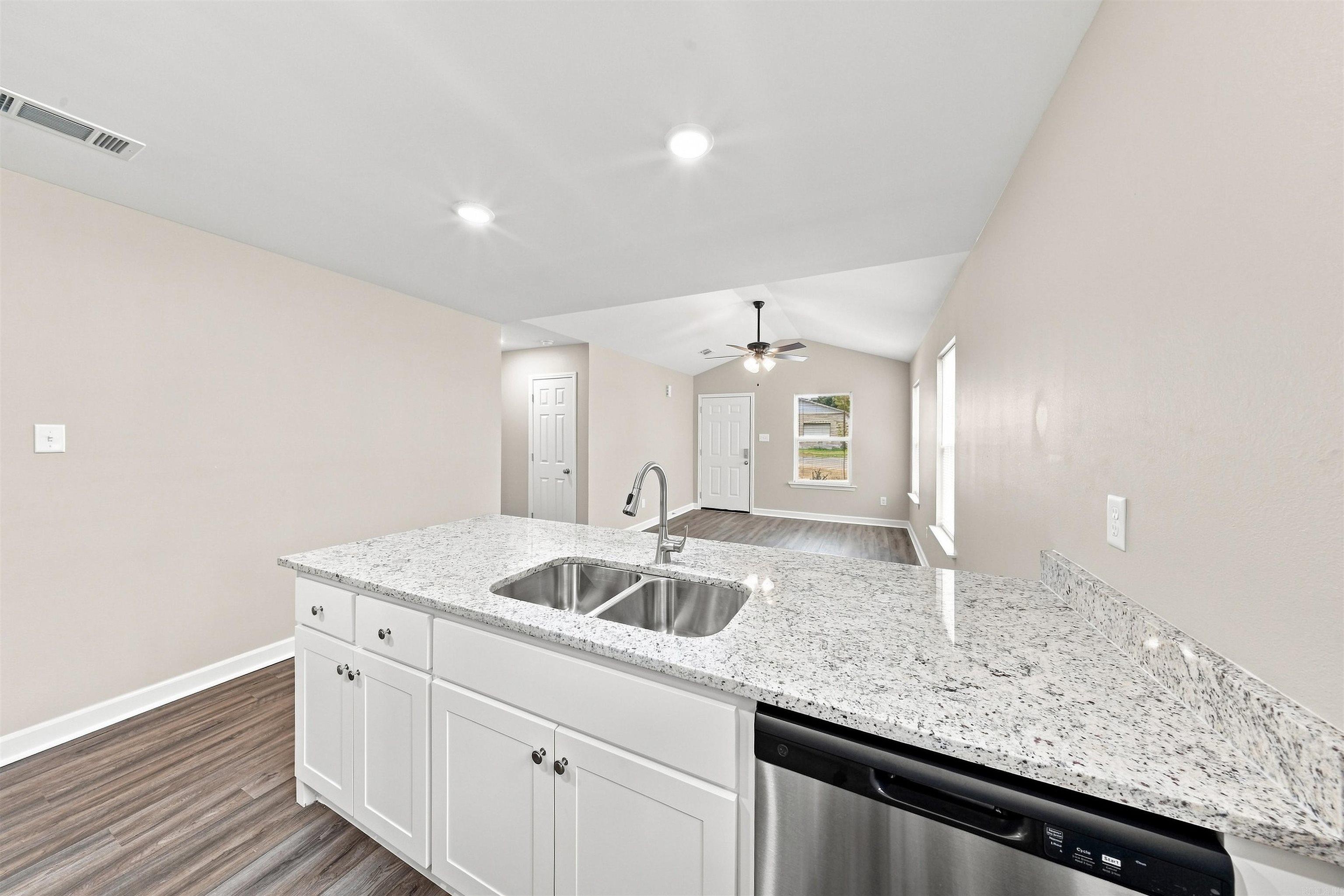 918.5 W 23 Rd Street Property Photo 15