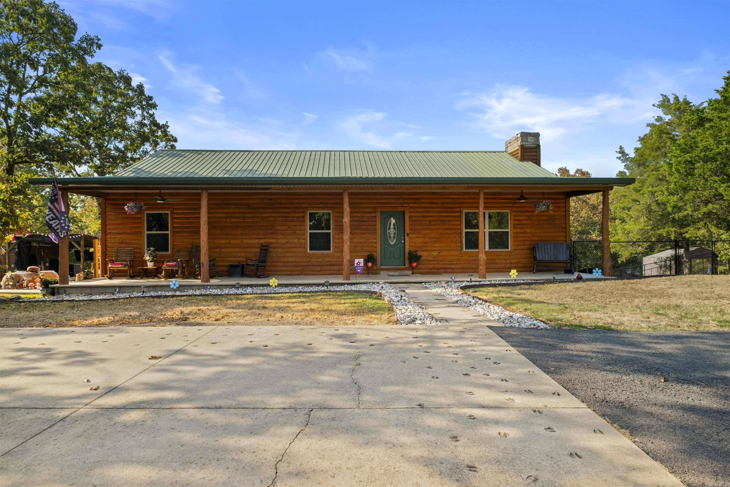 26033057 Property Photo 1