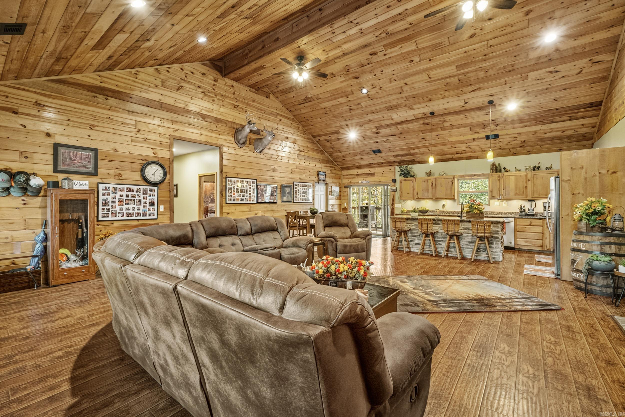 26033057 Property Photo 9