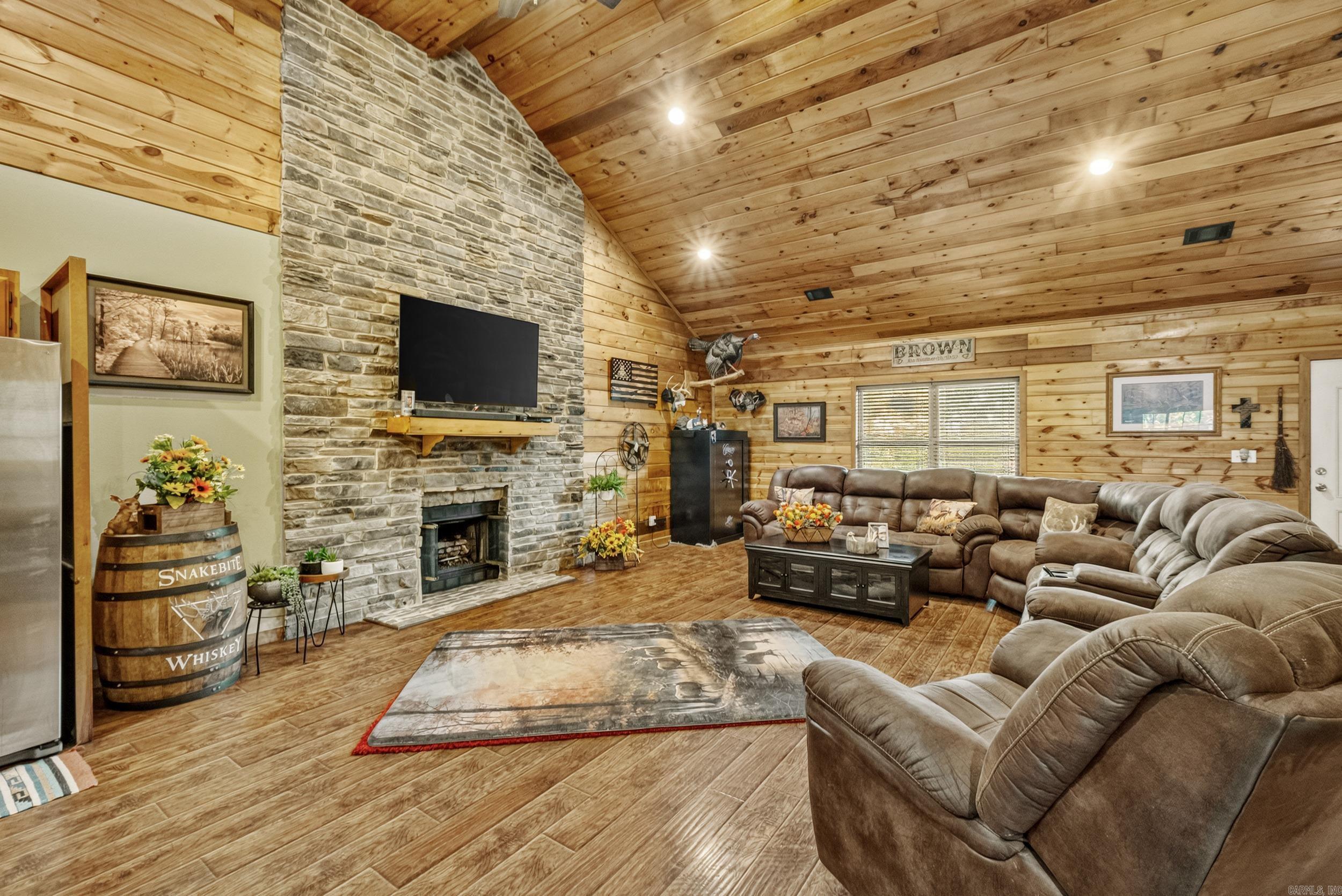 26033057 Property Photo 11