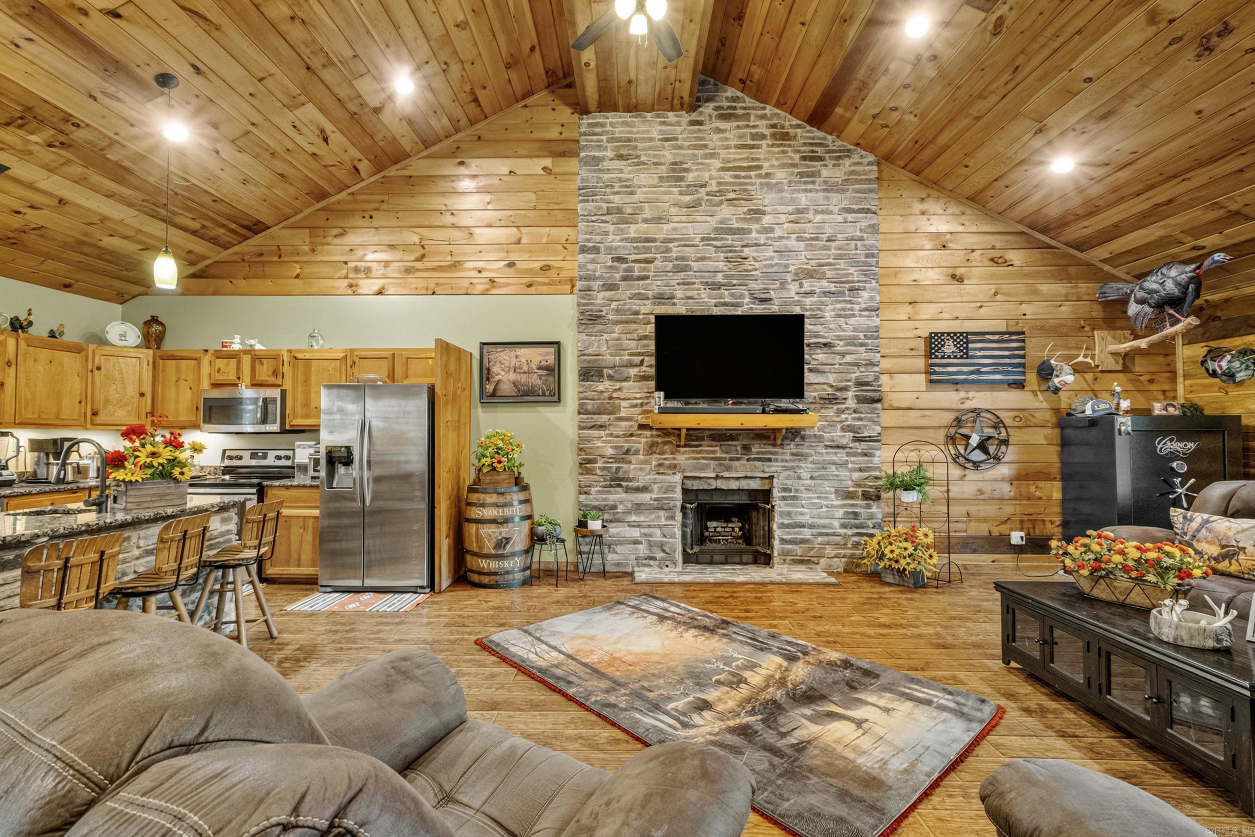 26033057 Property Photo 12
