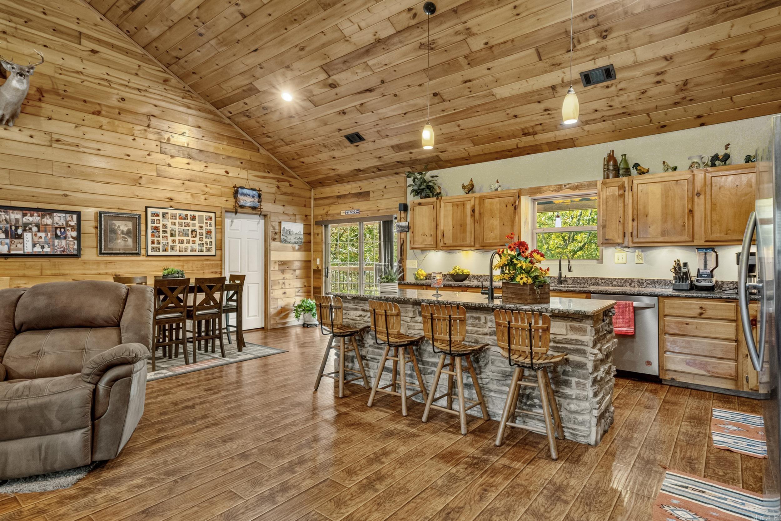 26033057 Property Photo 16