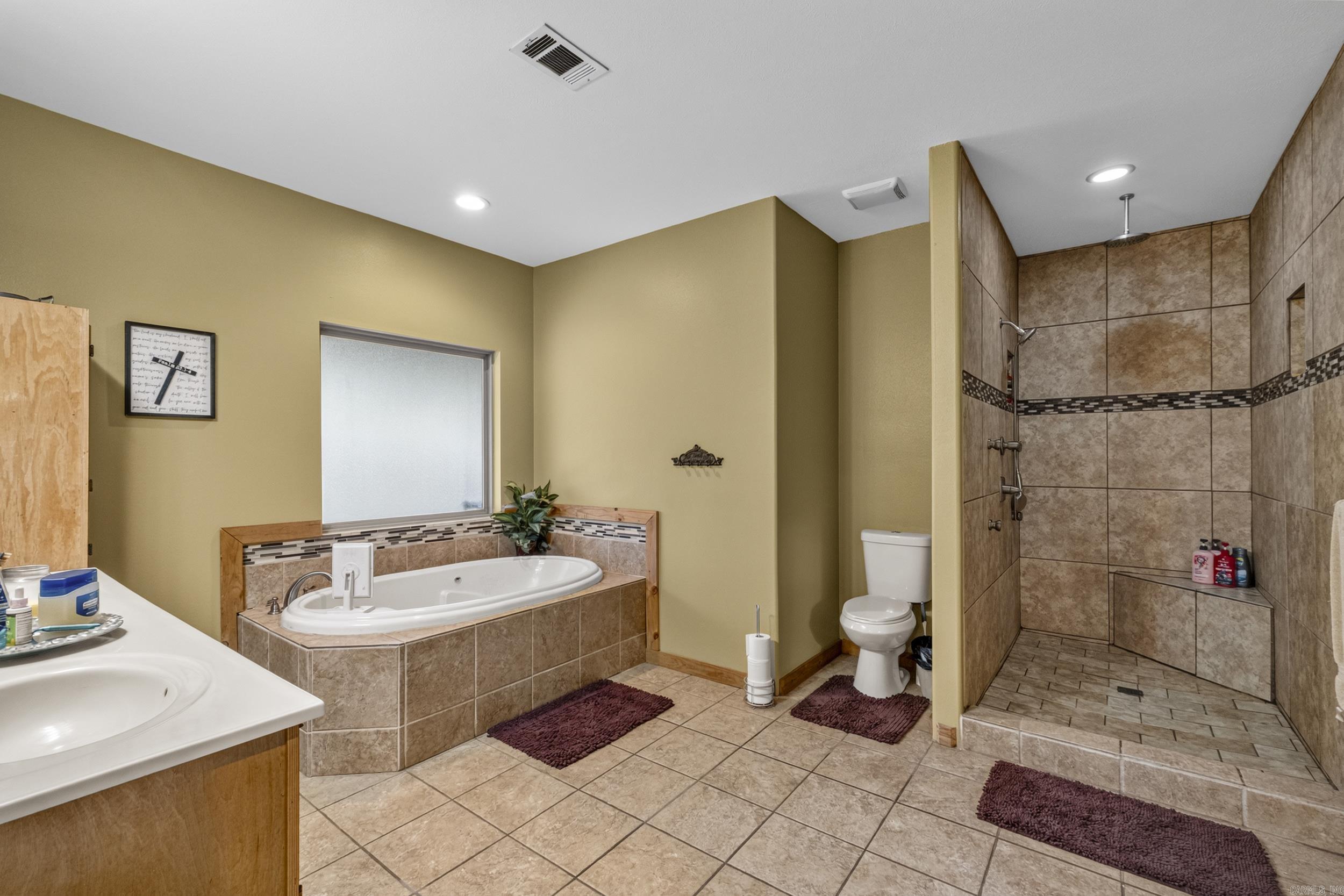 26033057 Property Photo 21