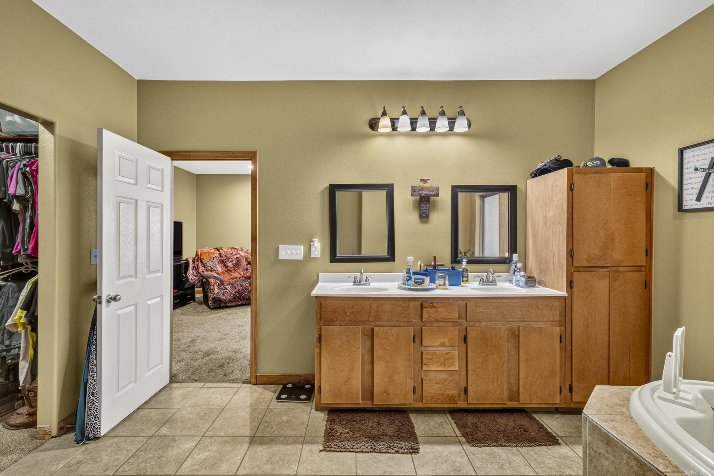 26033057 Property Photo 22