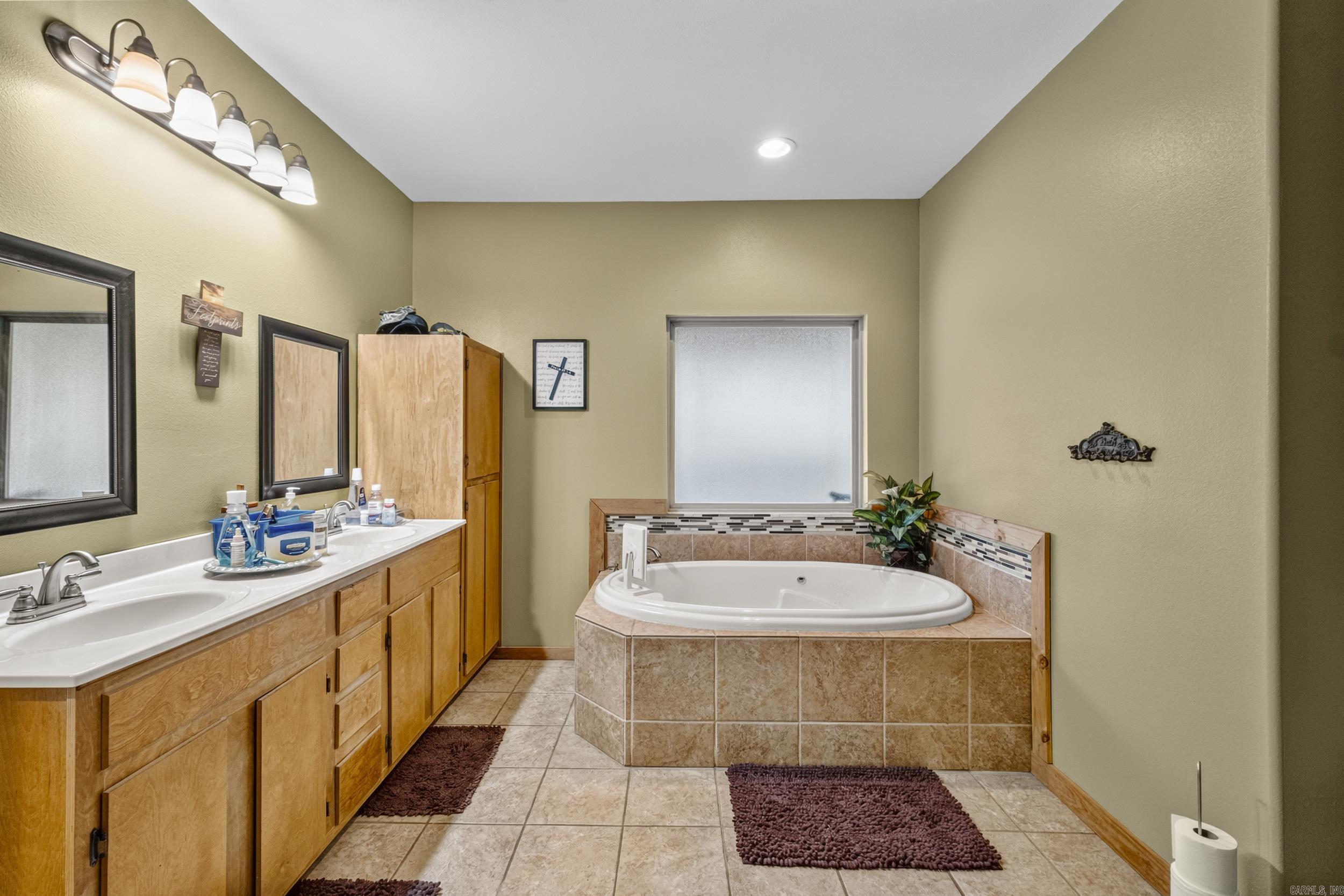 26033057 Property Photo 23