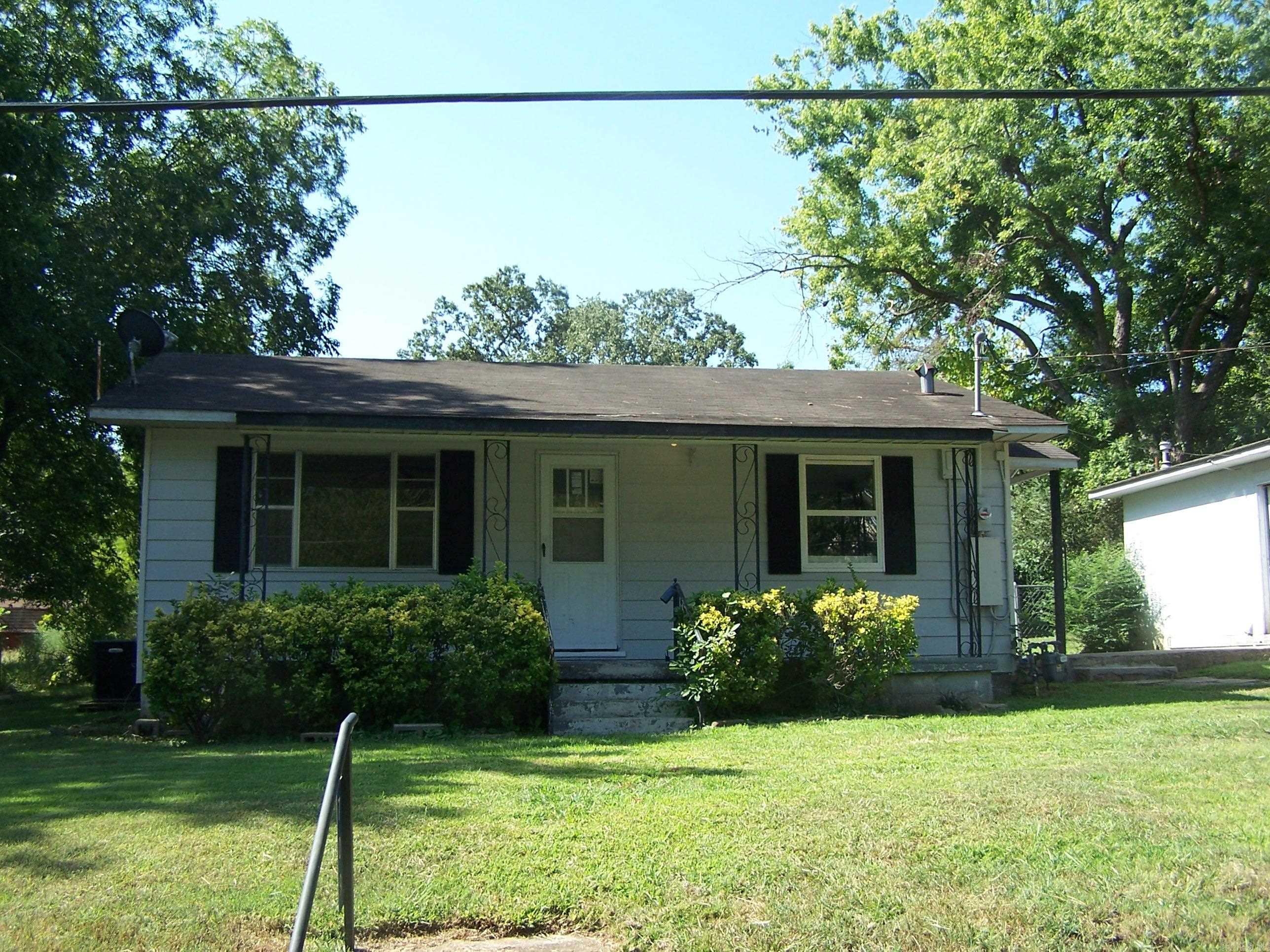 709 Fraser Property Photo 1