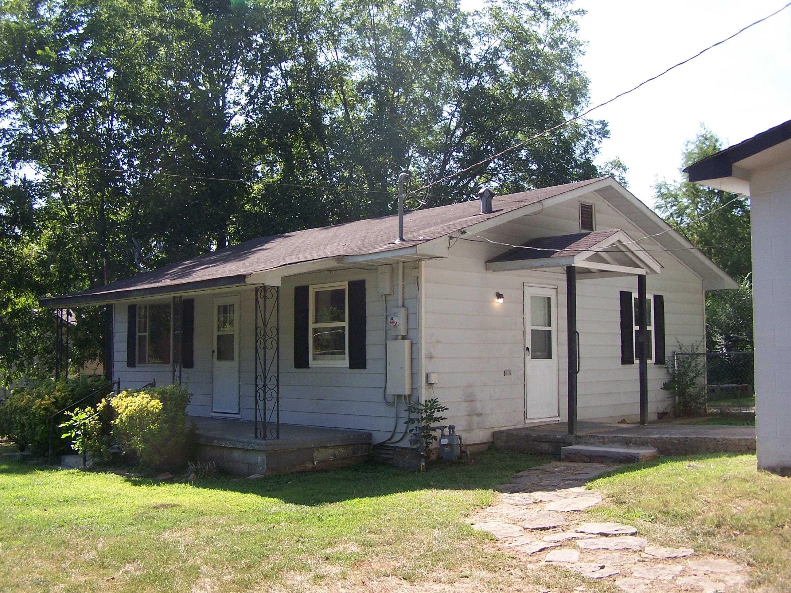 709 Fraser Property Photo 2