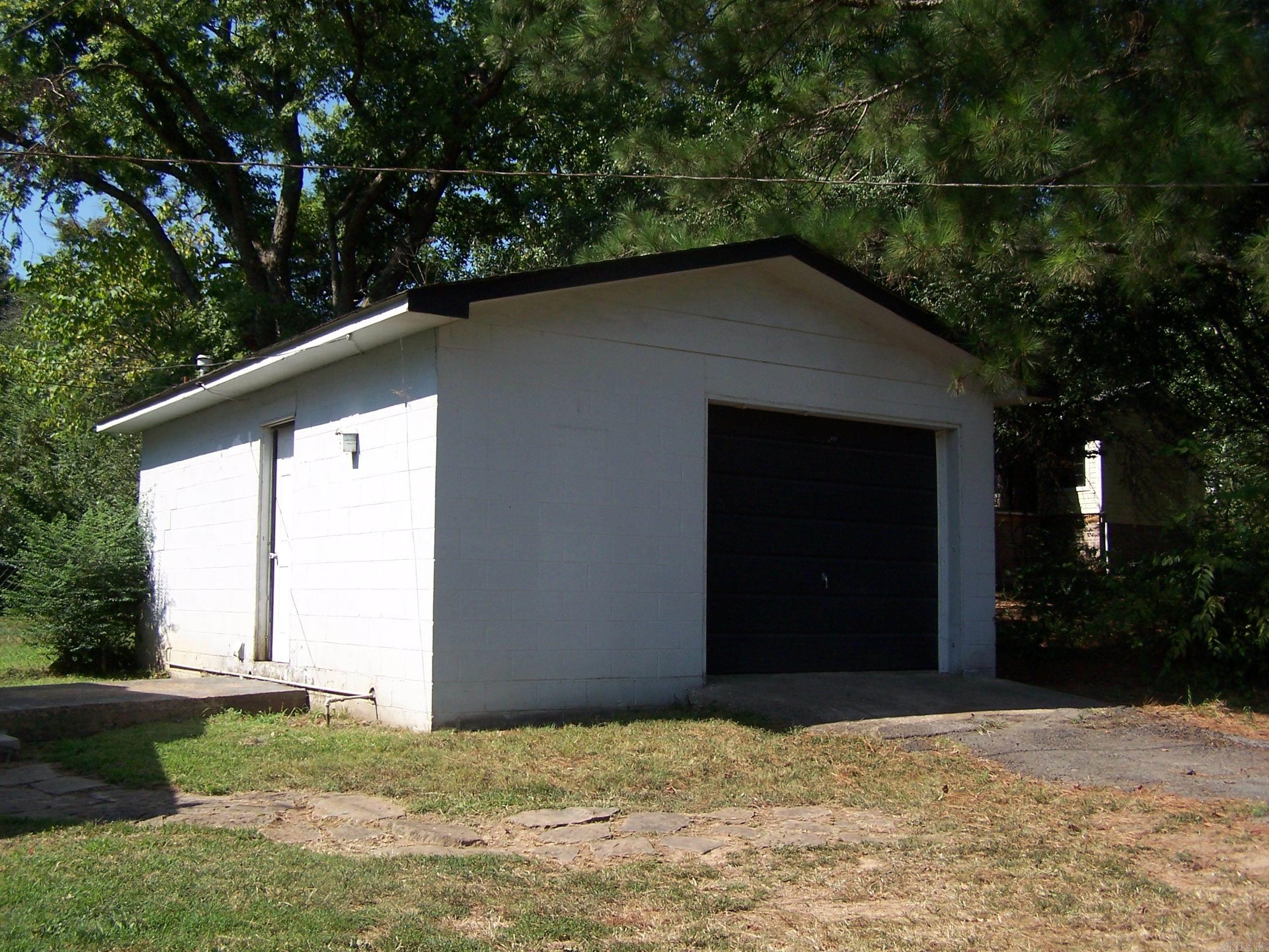 709 Fraser Property Photo 3