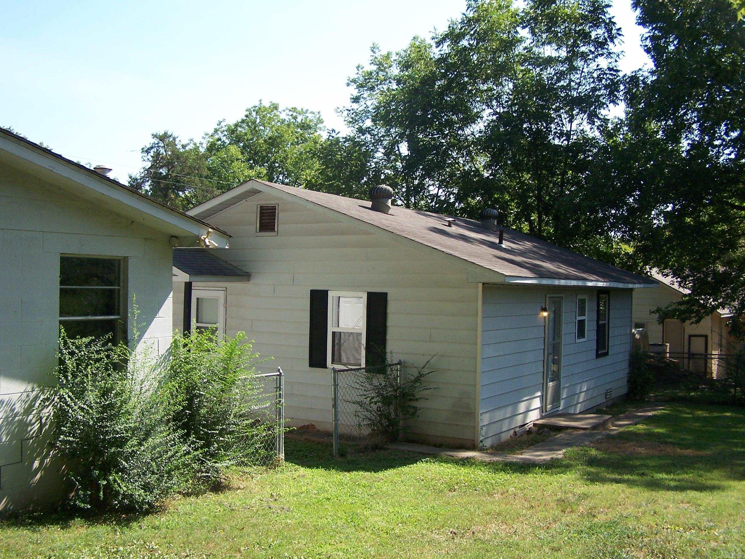 709 Fraser Property Photo 4