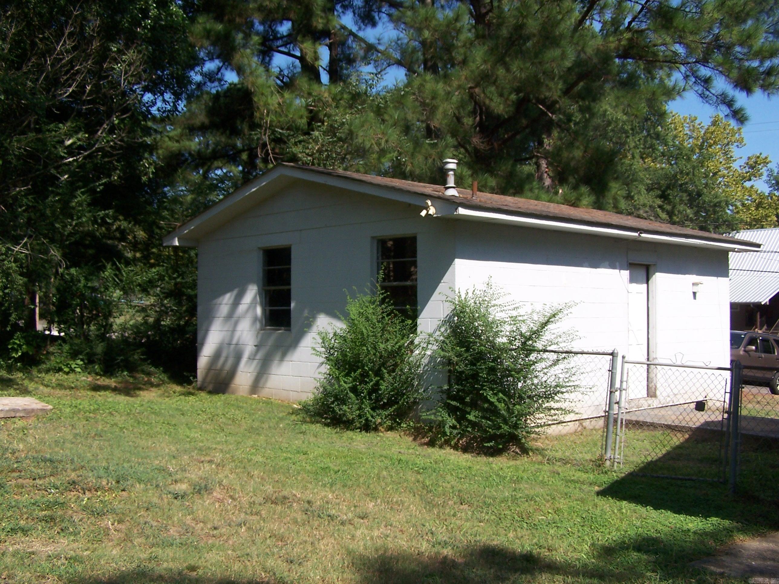 709 Fraser Property Photo 6