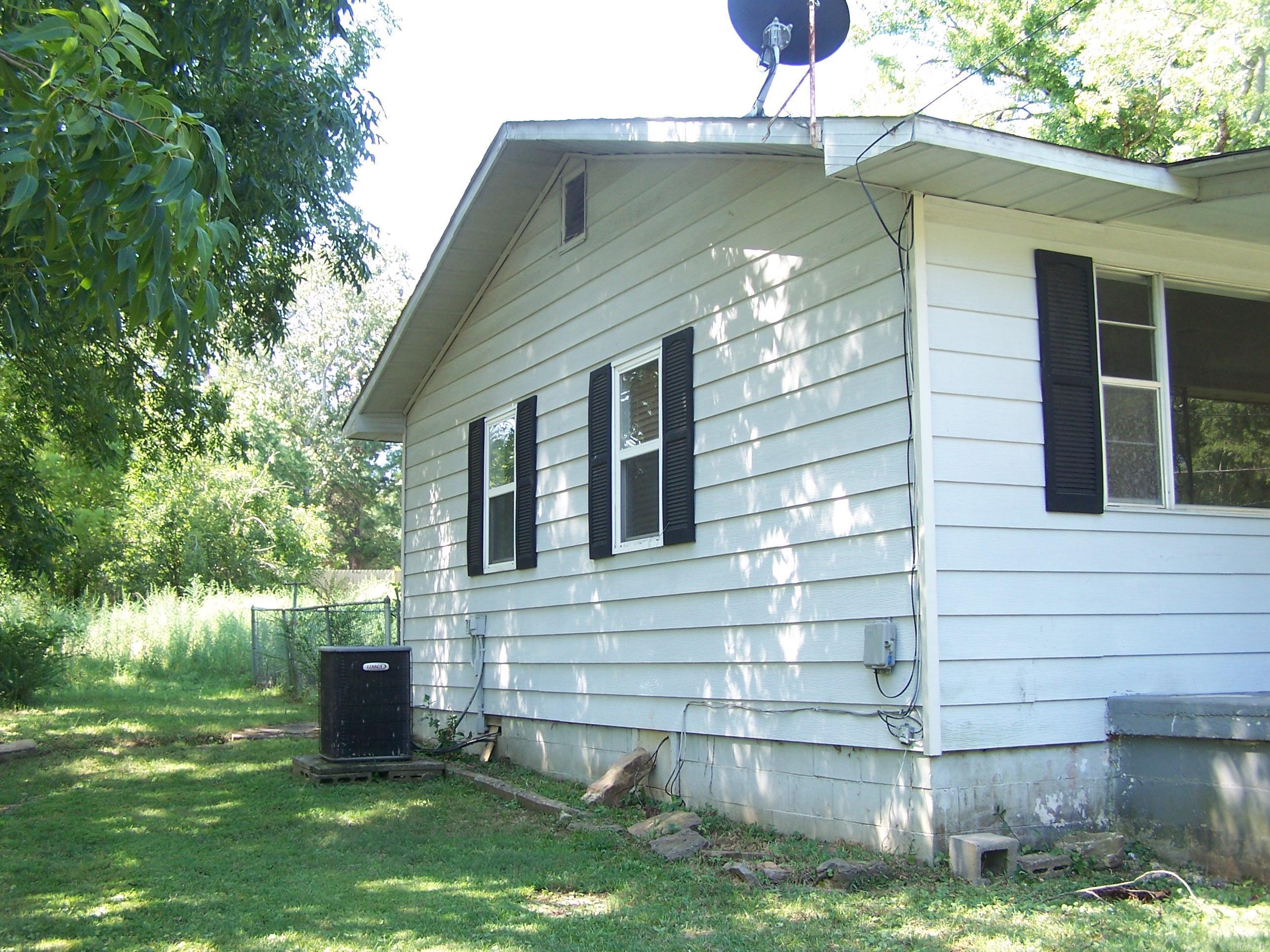 709 Fraser Property Photo 7
