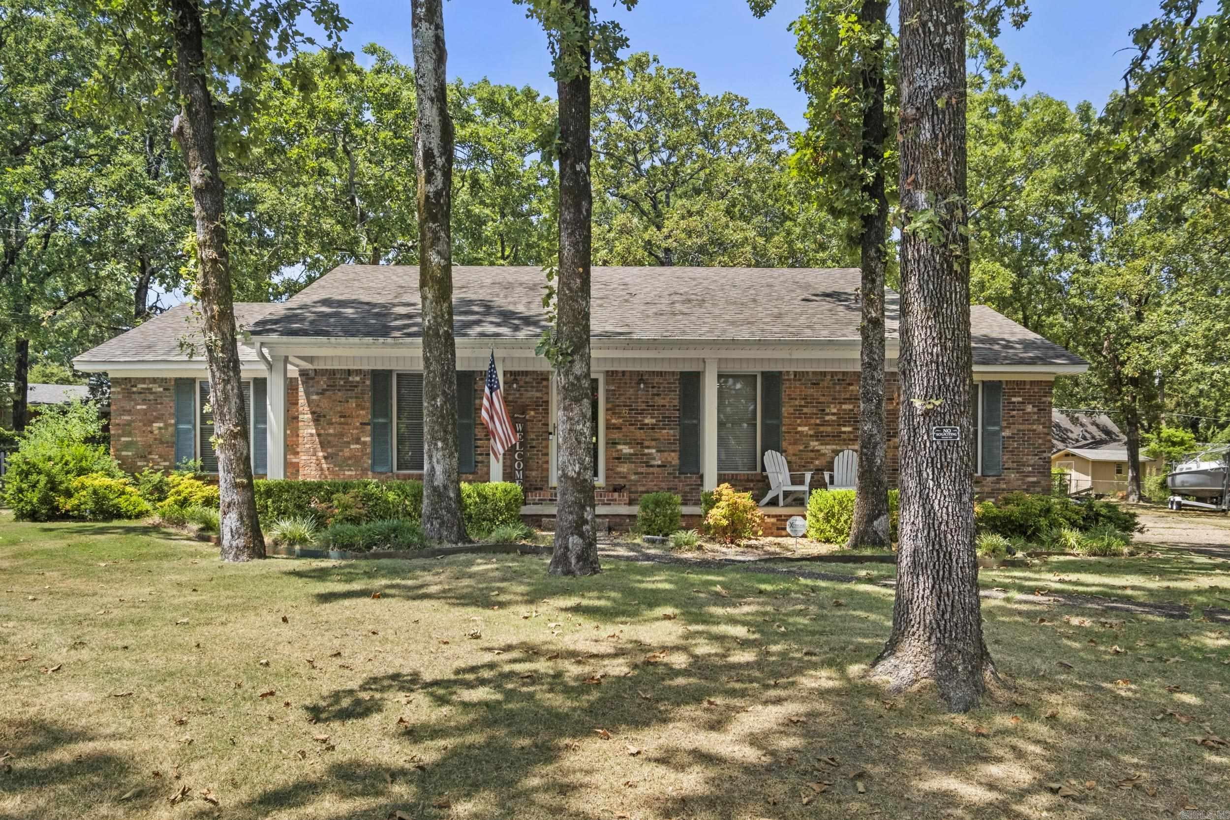 6 Beaconsfield Court Property Photo 1