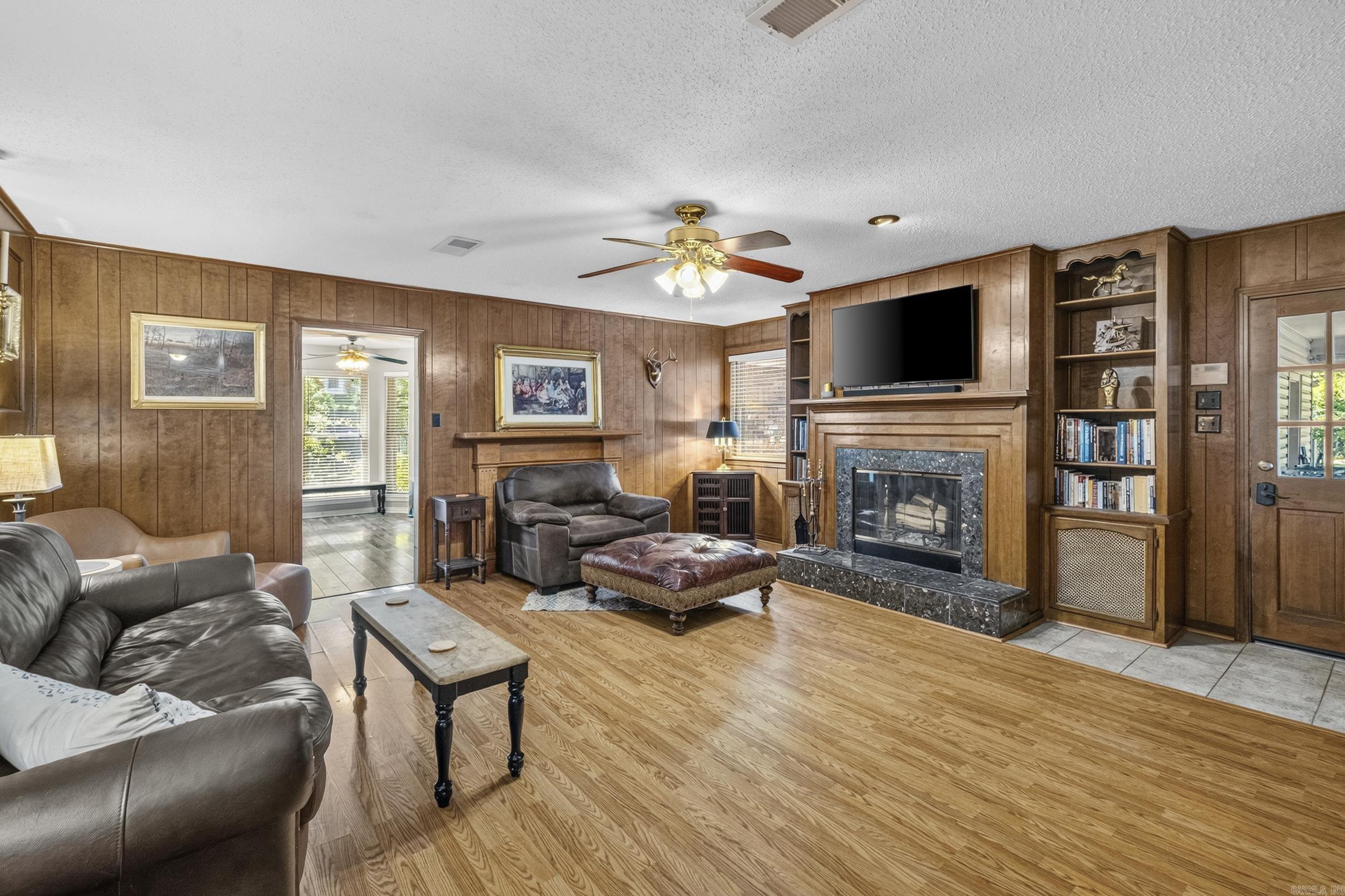6 Beaconsfield Court Property Photo 3