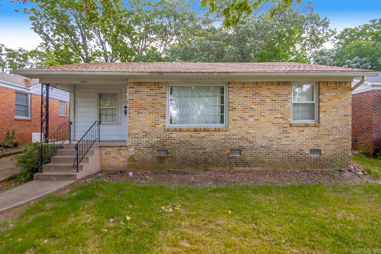 1217 S Pierce St Property Photo 1