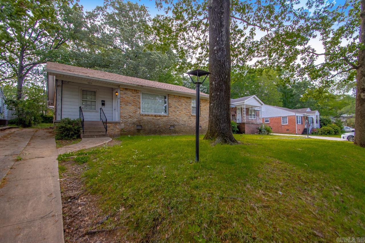 1217 S Pierce St Property Photo 3