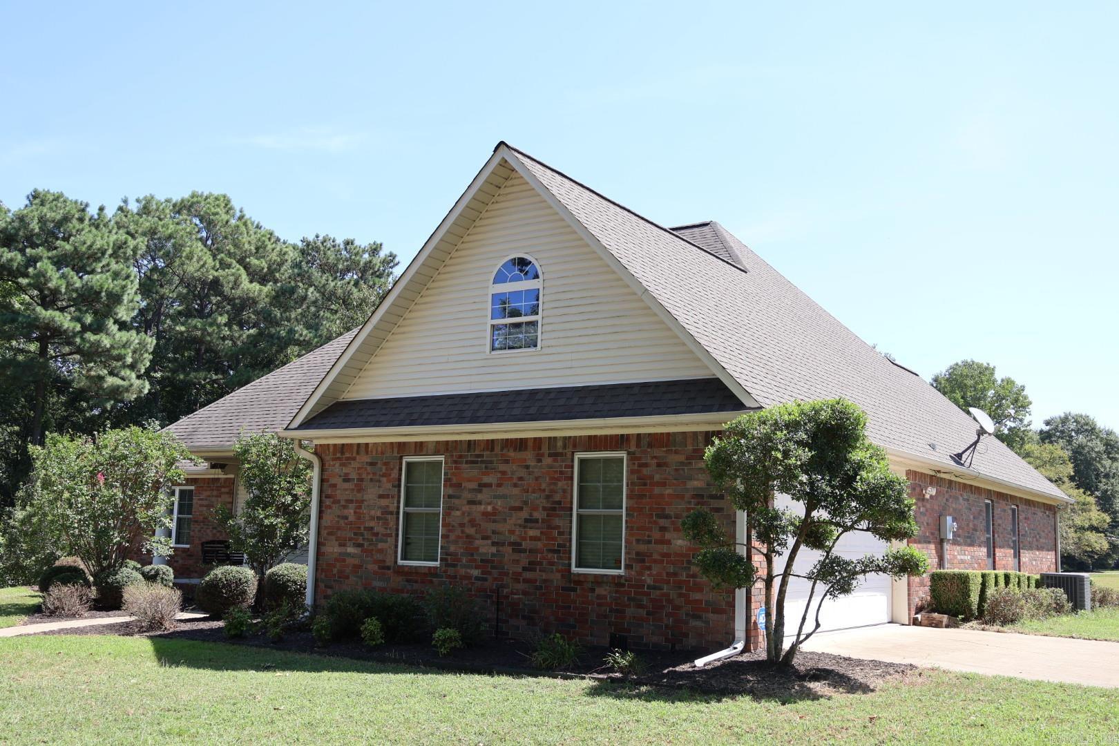 502 Deer Creek Property Photo 4