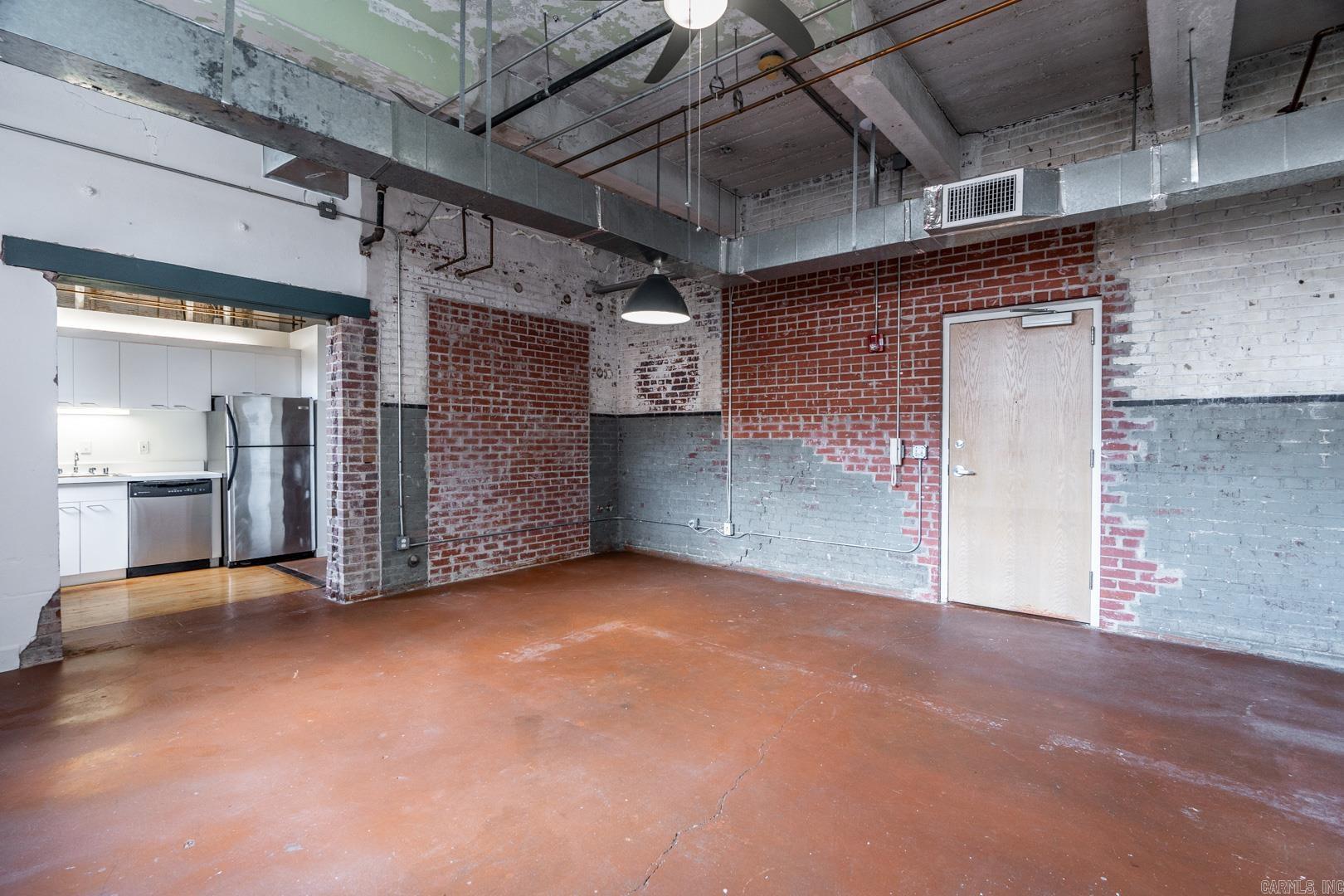 423 E 3rd St #209 209 Property Photo 5