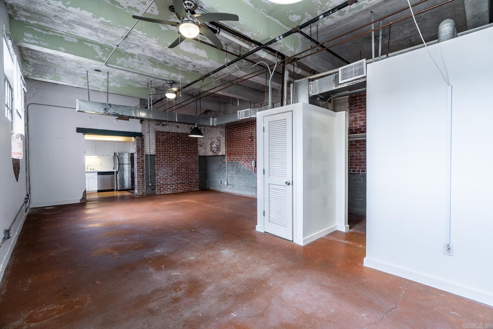 423 E 3rd St #209 209 Property Photo 7