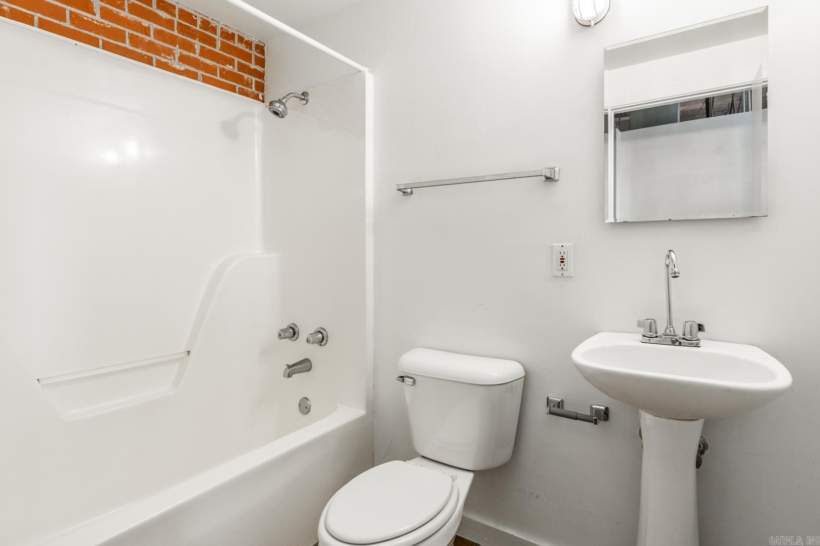 423 E 3rd St #209 209 Property Photo 13