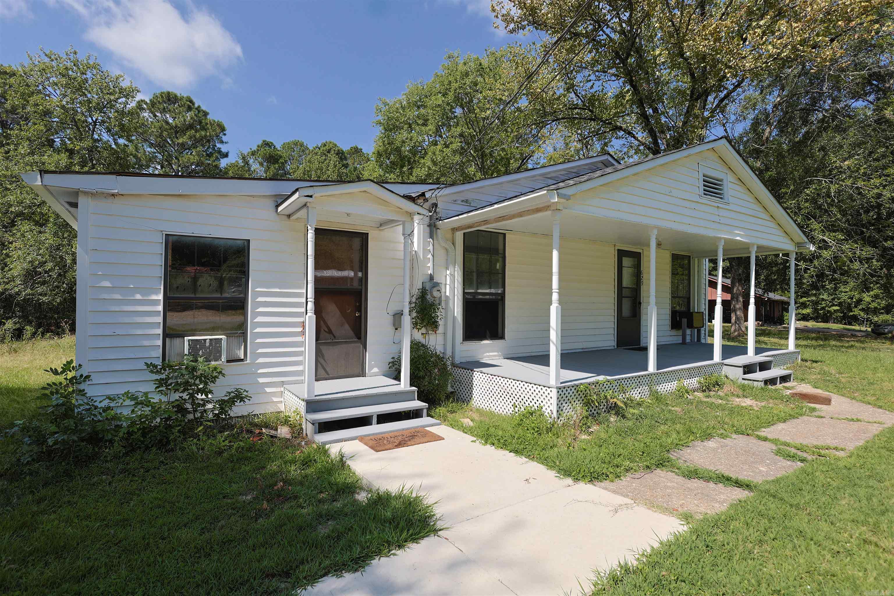 629 S Hill Street Property Photo 1
