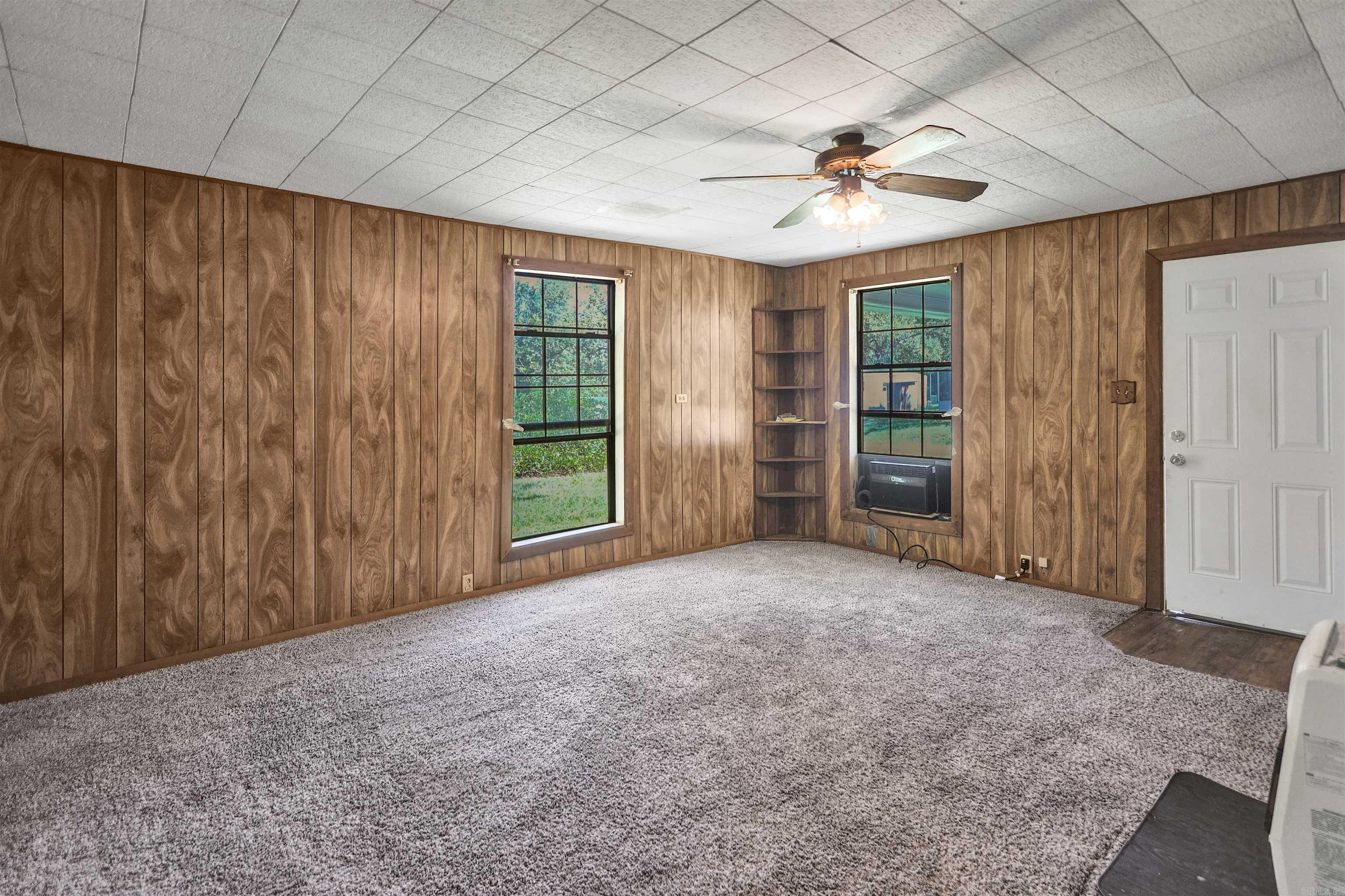 629 S Hill Street Property Photo 8
