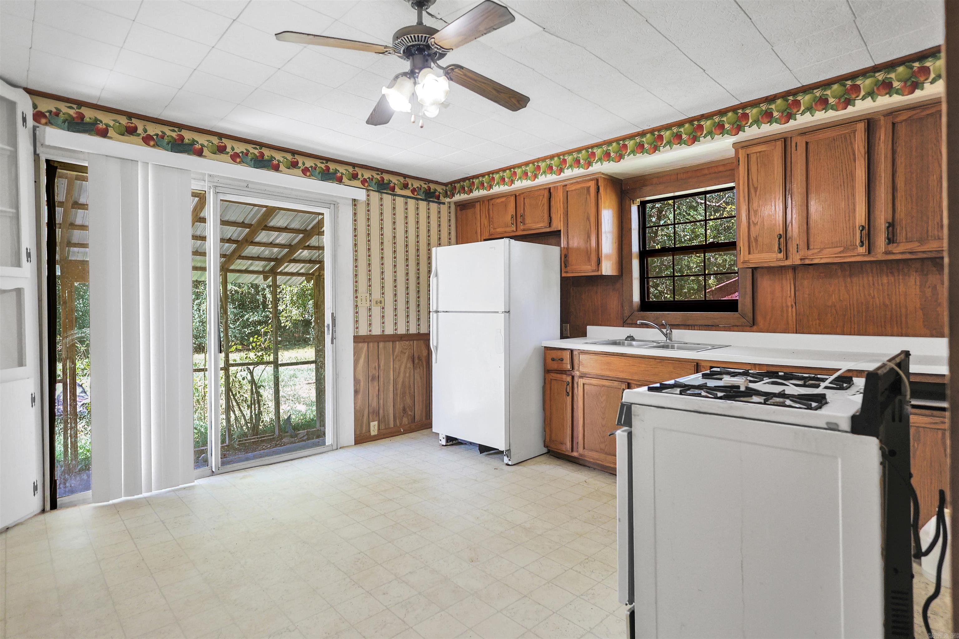 629 S Hill Street Property Photo 9