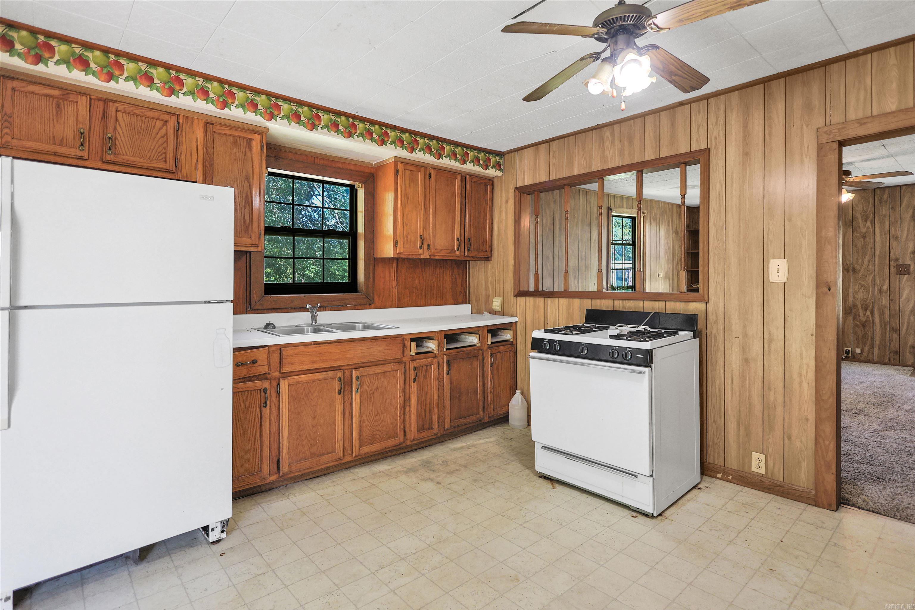 629 S Hill Street Property Photo 10