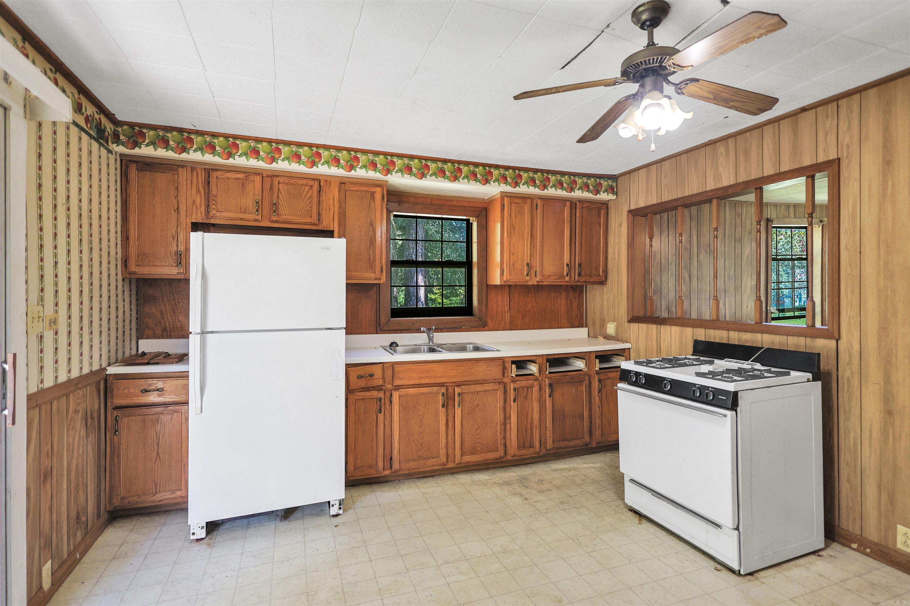 629 S Hill Street Property Photo 11