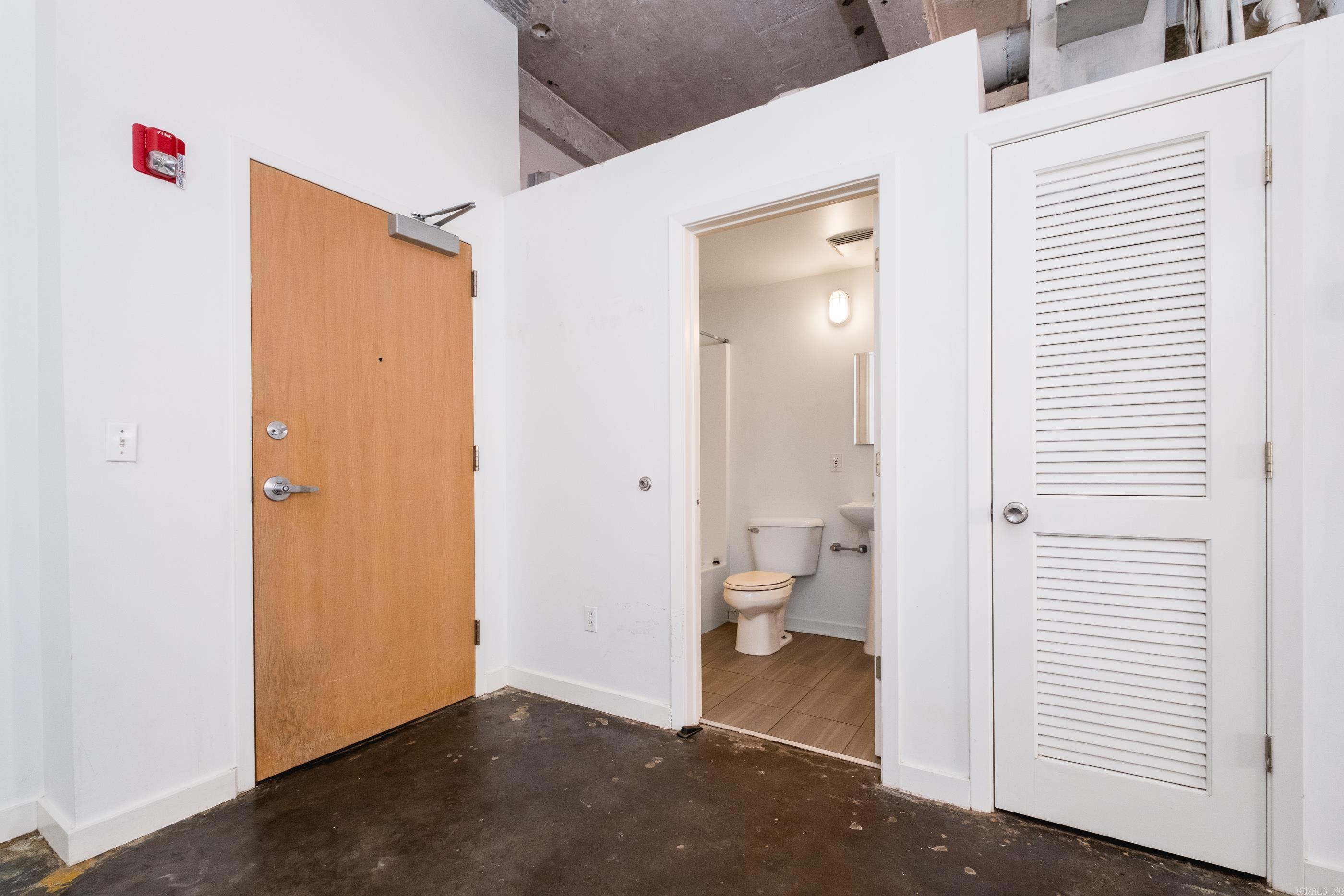 423 E 3rd St #302 302 Property Photo 14