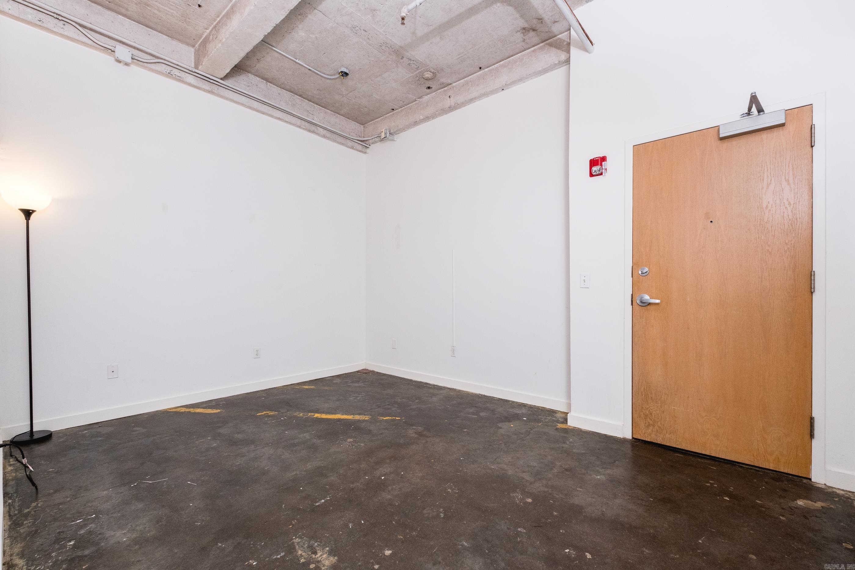 423 E 3rd St #302 302 Property Photo 15