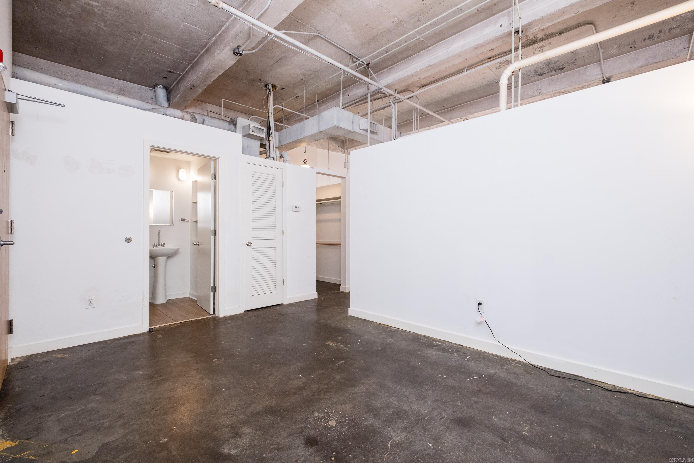 423 E 3rd St #302 302 Property Photo 16