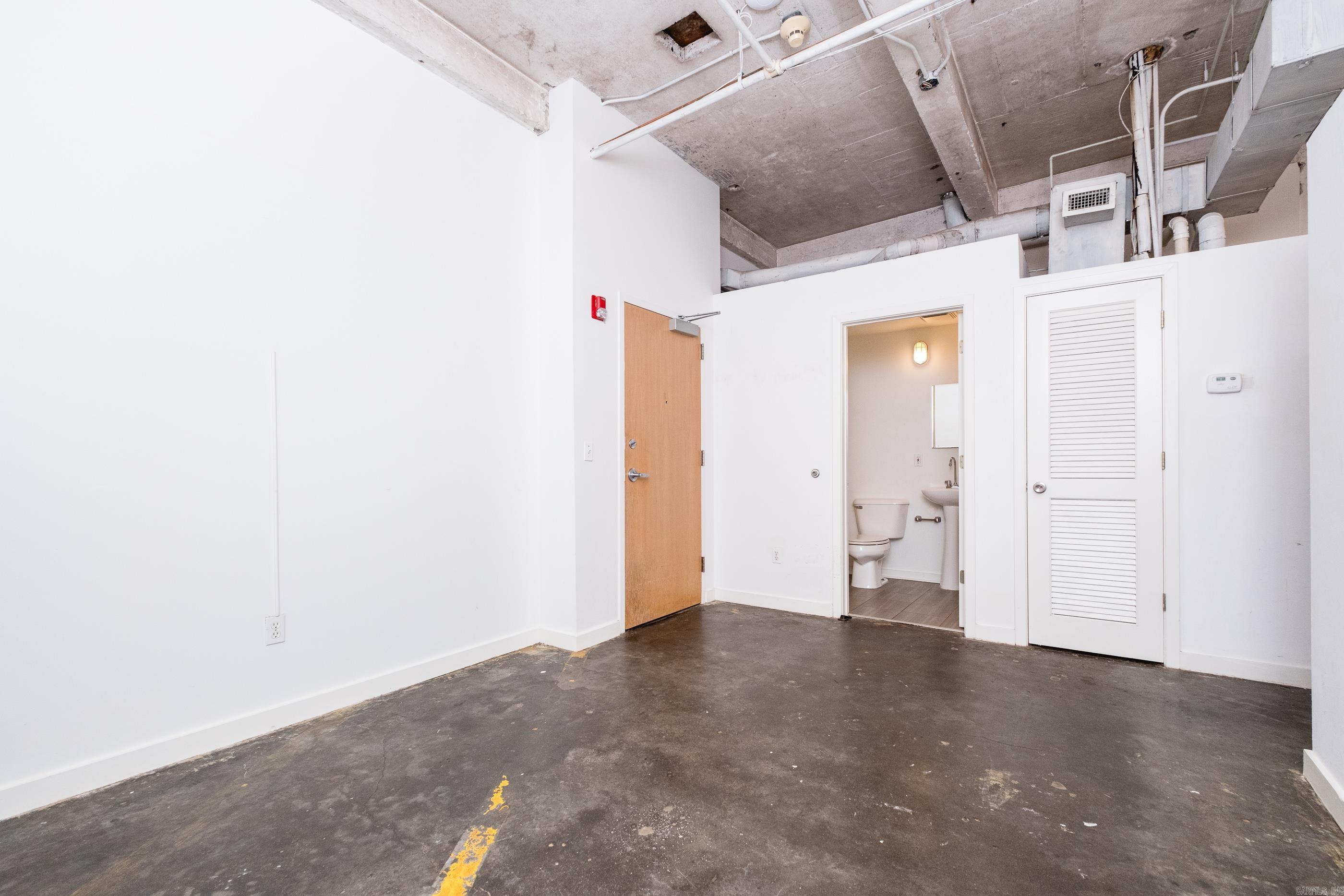 423 E 3rd St #302 302 Property Photo 17